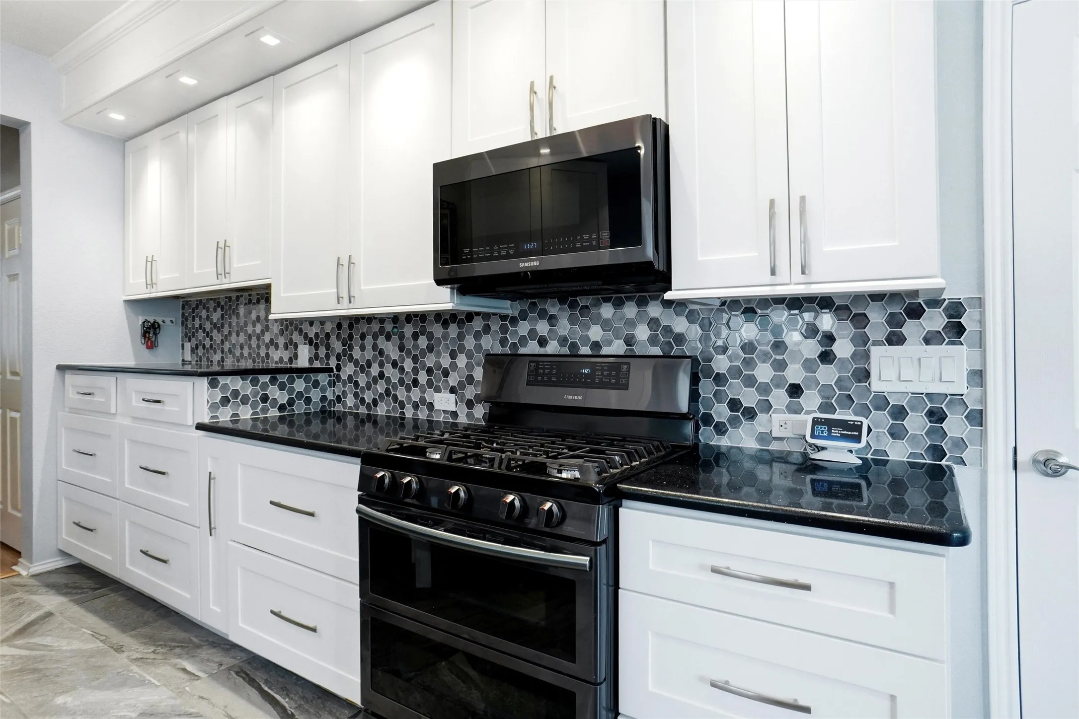 Single Family Residence For Rent in Tarrant County , 6951 Chaco Trail, Fort Worth, Texas 76137, 4 Bedroom, 2 Bathroom, 2 Garage spaces, 1,298 Sqft, built in 1998, mls#21405280, Real Estate Agent in Fort Worth, Homes For Rent in Tarrant county, Homes For Rent in Fort Worth, Realtor in Fort Worth Texas, Real Estate Brokerage Independent Realty Texas, Luminita Cordes Realtor