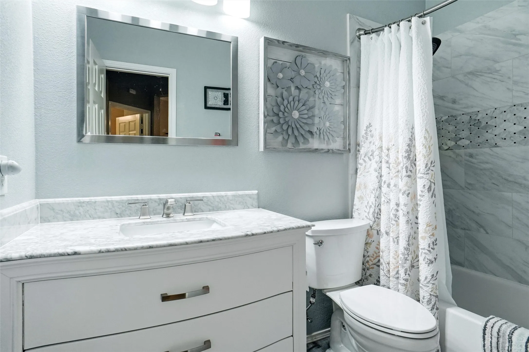 Single Family Residence For Rent in Tarrant County , 6951 Chaco Trail, Fort Worth, Texas 76137, 4 Bedroom, 2 Bathroom, 2 Garage spaces, 1,298 Sqft, built in 1998, mls#21405280, Real Estate Agent in Fort Worth, Homes For Rent in Tarrant county, Homes For Rent in Fort Worth, Realtor in Fort Worth Texas, Real Estate Brokerage Independent Realty Texas, Luminita Cordes Realtor