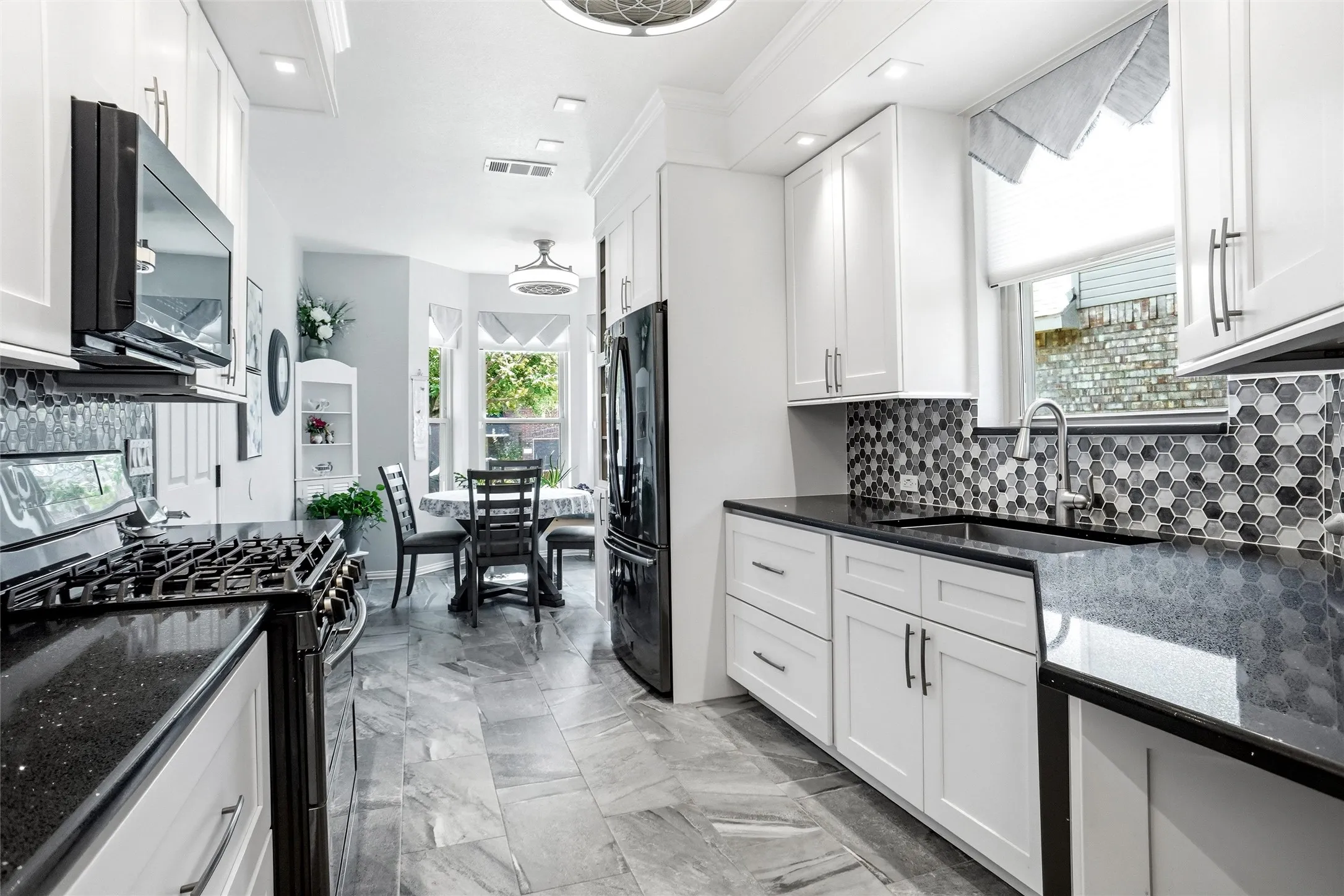 Single Family Residence For Rent in Tarrant County , 6951 Chaco Trail, Fort Worth, Texas 76137, 4 Bedroom, 2 Bathroom, 2 Garage spaces, 1,298 Sqft, built in 1998, mls#21405280, Real Estate Agent in Fort Worth, Homes For Rent in Tarrant county, Homes For Rent in Fort Worth, Realtor in Fort Worth Texas, Real Estate Brokerage Independent Realty Texas, Luminita Cordes Realtor
