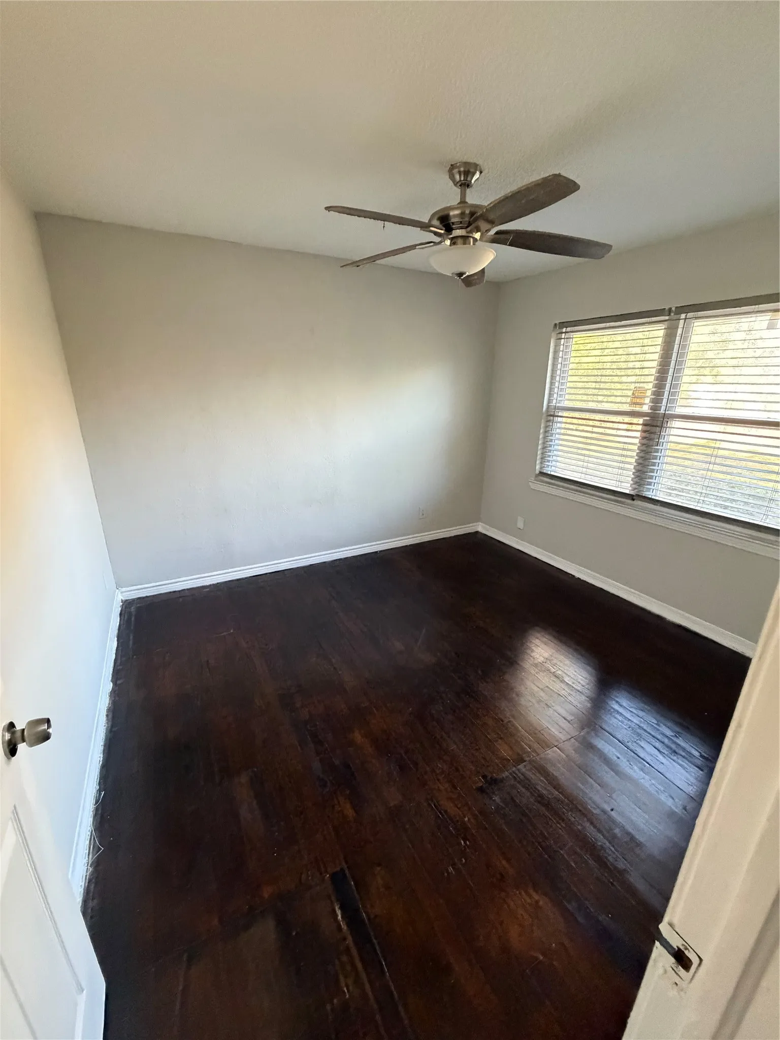 Single Family Residence For Sale in Dallas County , 12220 Holt Drive, Dallas, Texas 75218, 3 Bedroom, 1 Bathroom, 1 Garage spaces, 1,040 Sqft, built in 1952, mls#21405020, Real Estate Agent in Dallas, Homes For Sale in Dallas county, Homes For Sale in Dallas, Realtor in Dallas Texas, Real Estate Brokerage Independent Realty Texas, Luminita Cordes Realtor