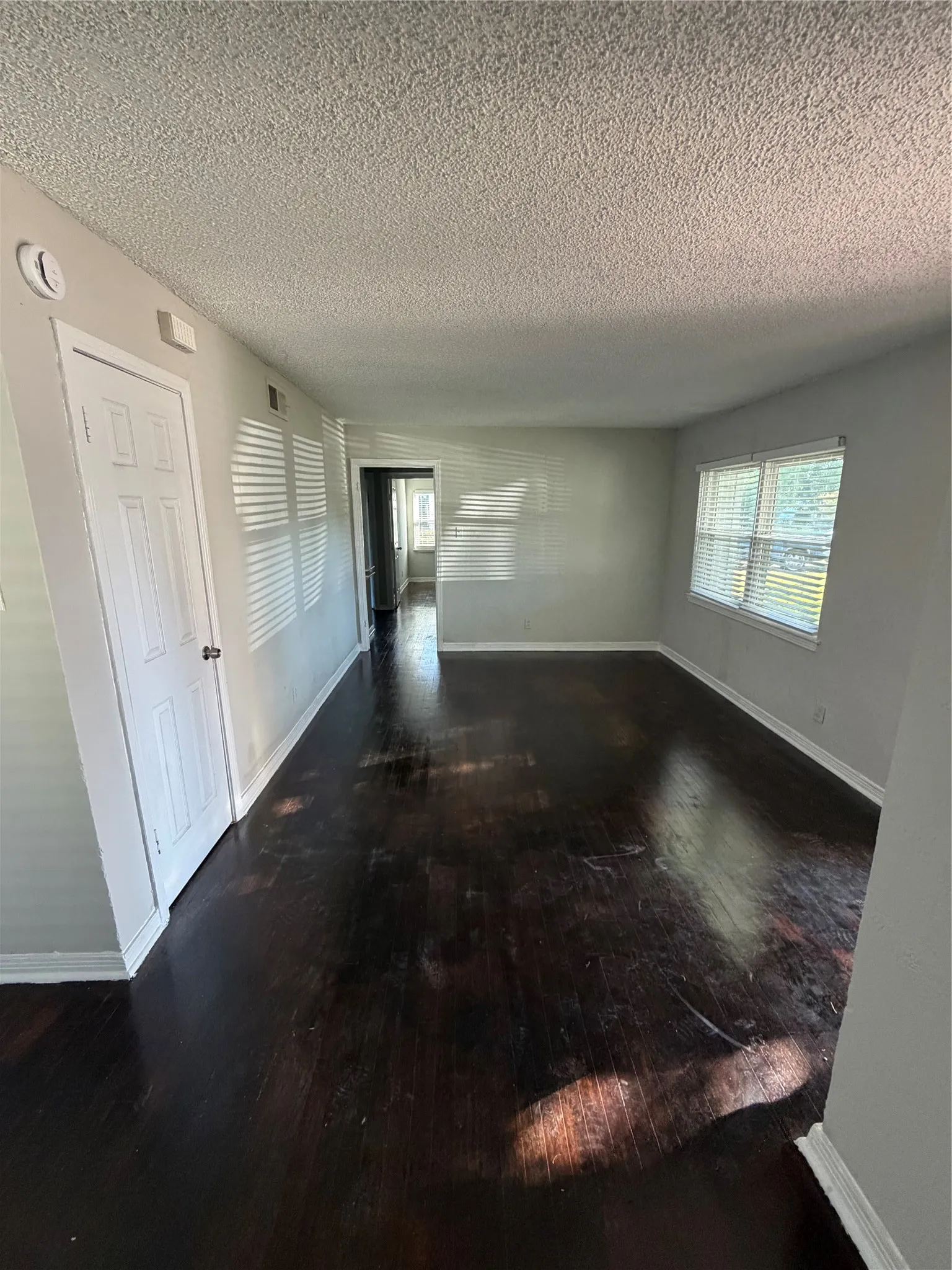 Single Family Residence For Sale in Dallas County , 12220 Holt Drive, Dallas, Texas 75218, 3 Bedroom, 1 Bathroom, 1 Garage spaces, 1,040 Sqft, built in 1952, mls#21405020, Real Estate Agent in Dallas, Homes For Sale in Dallas county, Homes For Sale in Dallas, Realtor in Dallas Texas, Real Estate Brokerage Independent Realty Texas, Luminita Cordes Realtor