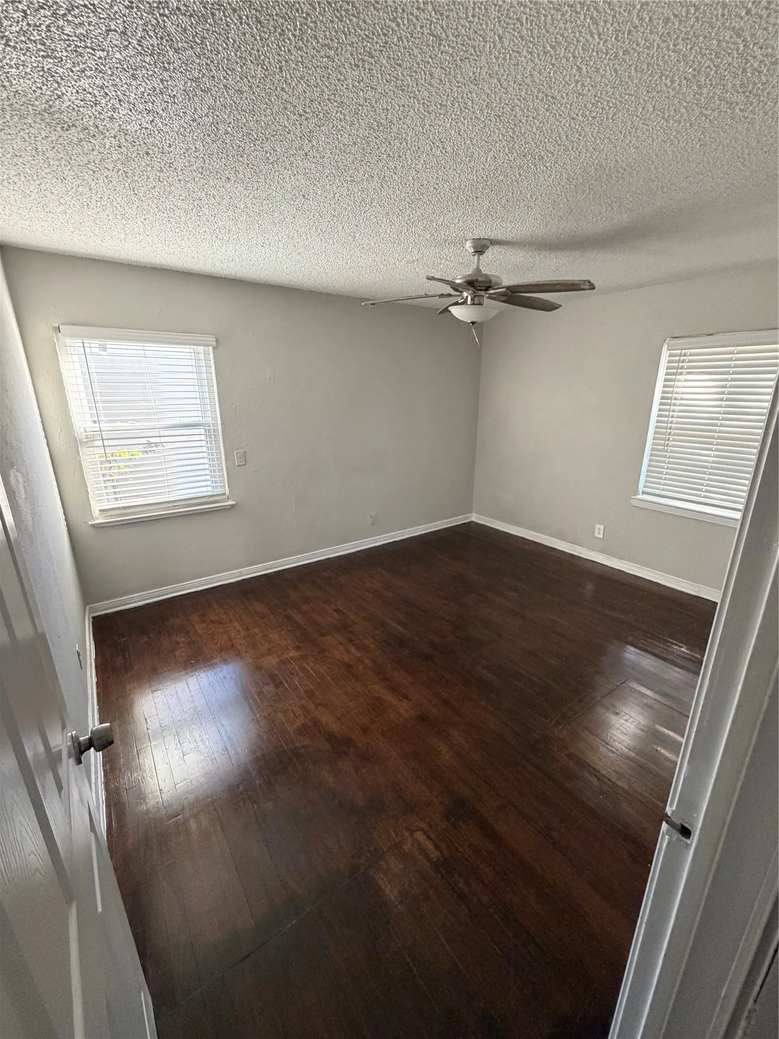 Single Family Residence For Sale in Dallas County , 12220 Holt Drive, Dallas, Texas 75218, 3 Bedroom, 1 Bathroom, 1 Garage spaces, 1,040 Sqft, built in 1952, mls#21405020, Real Estate Agent in Dallas, Homes For Sale in Dallas county, Homes For Sale in Dallas, Realtor in Dallas Texas, Real Estate Brokerage Independent Realty Texas, Luminita Cordes Realtor