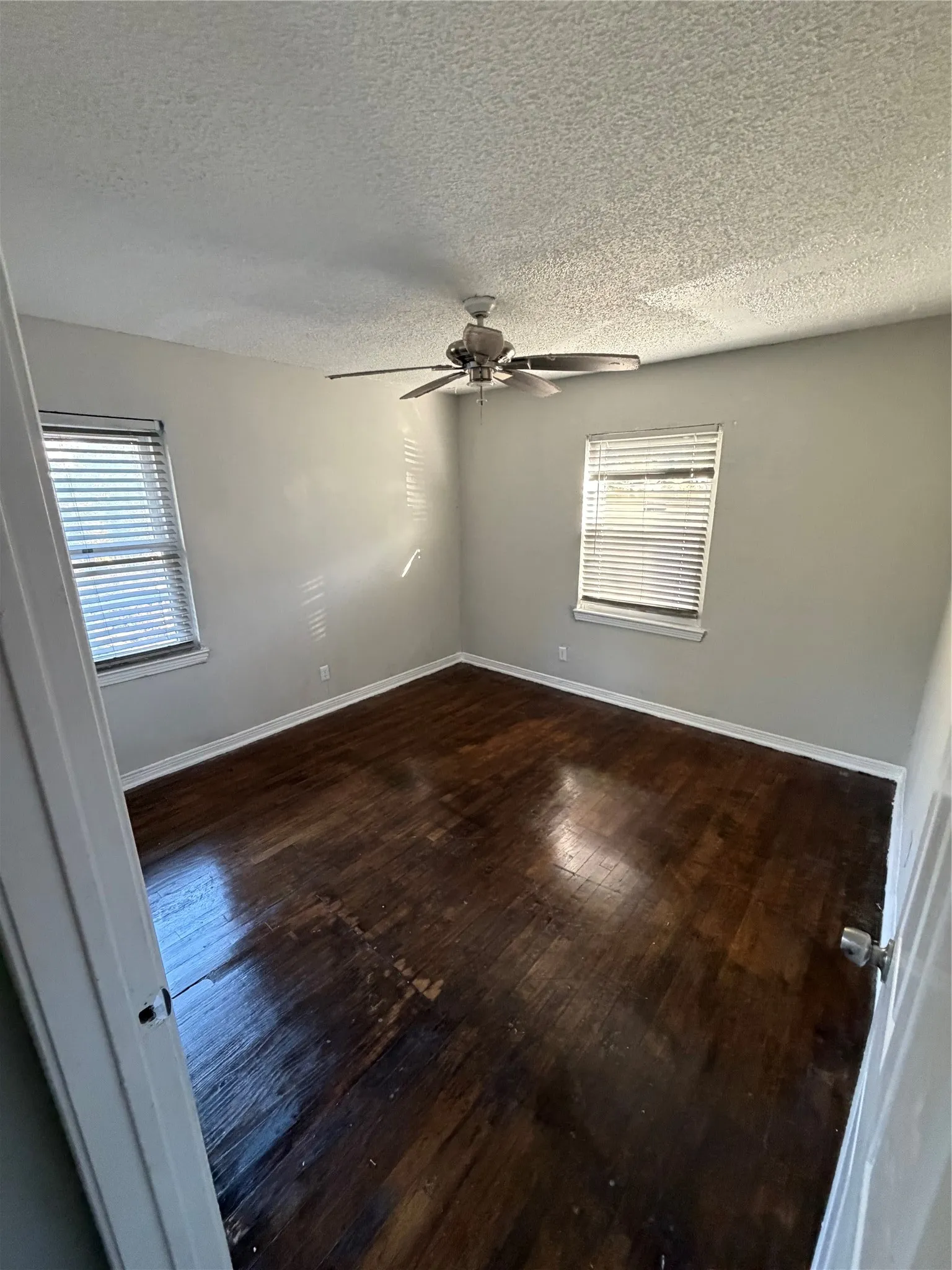 Single Family Residence For Sale in Dallas County , 12220 Holt Drive, Dallas, Texas 75218, 3 Bedroom, 1 Bathroom, 1 Garage spaces, 1,040 Sqft, built in 1952, mls#21405020, Real Estate Agent in Dallas, Homes For Sale in Dallas county, Homes For Sale in Dallas, Realtor in Dallas Texas, Real Estate Brokerage Independent Realty Texas, Luminita Cordes Realtor
