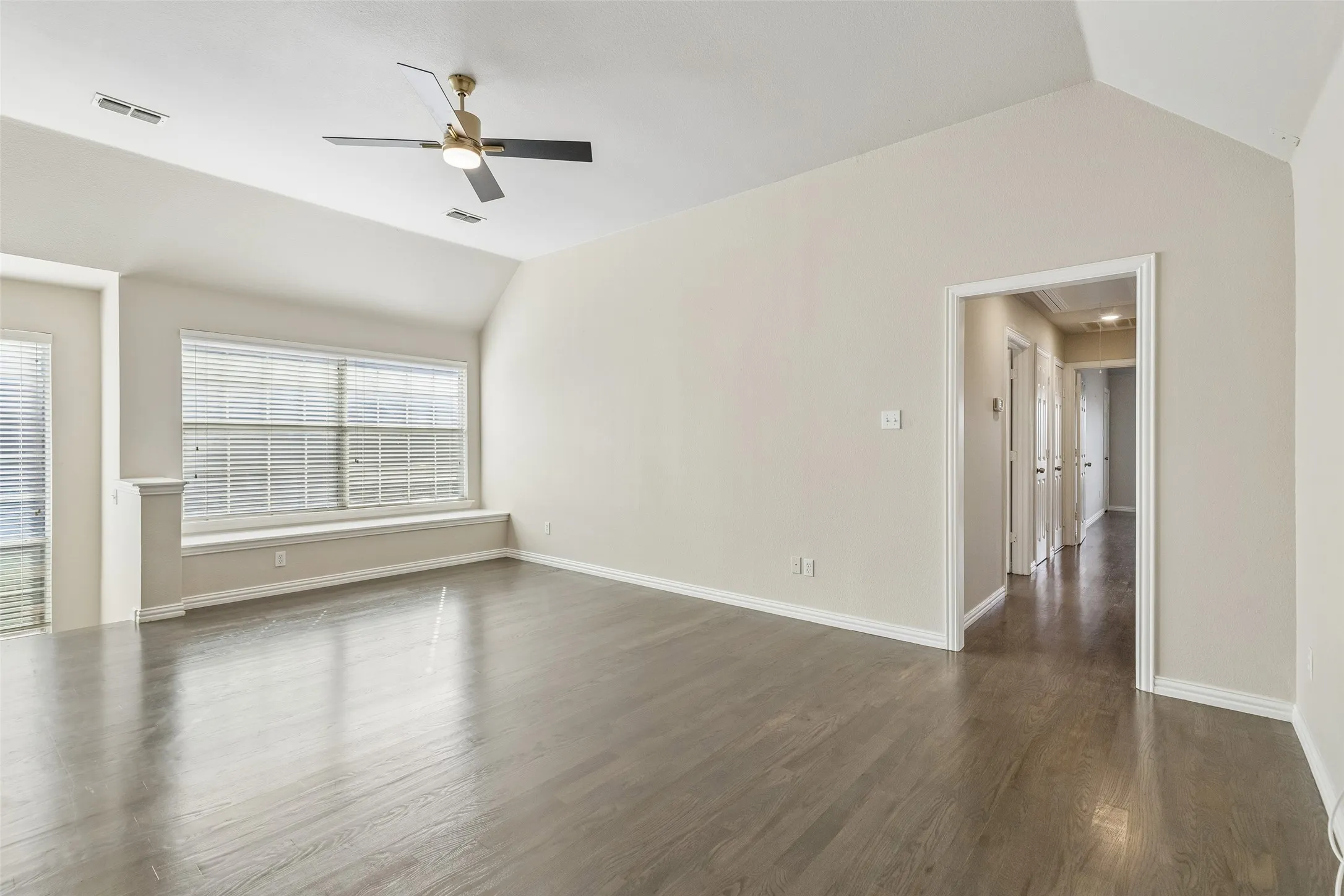 Single Family Residence For Rent in Denton County , 4005 Frio Way, Frisco, Texas 75034, 4 Bedroom, 4 Bathroom, 2 Garage spaces, 3,358 Sqft, built in 2002, mls#21402915, Real Estate Agent in Frisco, Homes For Rent in Denton county, Homes For Rent in Frisco, Realtor in Frisco Texas, Real Estate Brokerage Independent Realty Texas, Luminita Cordes Realtor