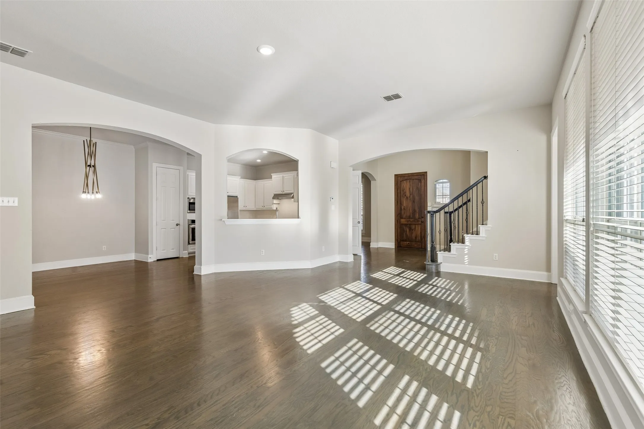Single Family Residence For Rent in Denton County , 4005 Frio Way, Frisco, Texas 75034, 4 Bedroom, 4 Bathroom, 2 Garage spaces, 3,358 Sqft, built in 2002, mls#21402915, Real Estate Agent in Frisco, Homes For Rent in Denton county, Homes For Rent in Frisco, Realtor in Frisco Texas, Real Estate Brokerage Independent Realty Texas, Luminita Cordes Realtor