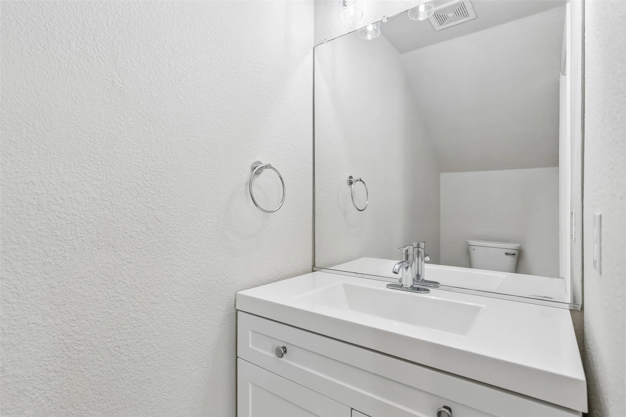 Single Family Residence For Rent in Denton County , 4005 Frio Way, Frisco, Texas 75034, 4 Bedroom, 4 Bathroom, 2 Garage spaces, 3,358 Sqft, built in 2002, mls#21402915, Real Estate Agent in Frisco, Homes For Rent in Denton county, Homes For Rent in Frisco, Realtor in Frisco Texas, Real Estate Brokerage Independent Realty Texas, Luminita Cordes Realtor
