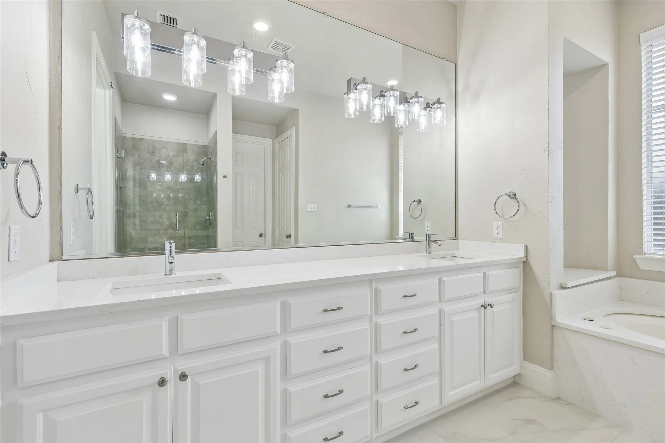Single Family Residence For Rent in Denton County , 4005 Frio Way, Frisco, Texas 75034, 4 Bedroom, 4 Bathroom, 2 Garage spaces, 3,358 Sqft, built in 2002, mls#21402915, Real Estate Agent in Frisco, Homes For Rent in Denton county, Homes For Rent in Frisco, Realtor in Frisco Texas, Real Estate Brokerage Independent Realty Texas, Luminita Cordes Realtor