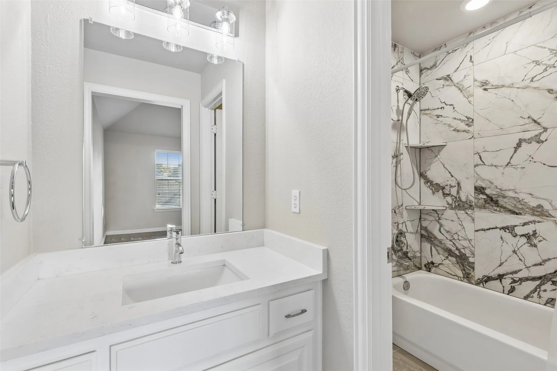 Single Family Residence For Rent in Denton County , 4005 Frio Way, Frisco, Texas 75034, 4 Bedroom, 4 Bathroom, 2 Garage spaces, 3,358 Sqft, built in 2002, mls#21402915, Real Estate Agent in Frisco, Homes For Rent in Denton county, Homes For Rent in Frisco, Realtor in Frisco Texas, Real Estate Brokerage Independent Realty Texas, Luminita Cordes Realtor