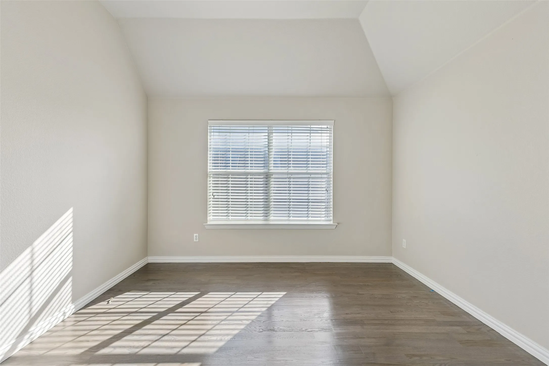 Single Family Residence For Rent in Denton County , 4005 Frio Way, Frisco, Texas 75034, 4 Bedroom, 4 Bathroom, 2 Garage spaces, 3,358 Sqft, built in 2002, mls#21402915, Real Estate Agent in Frisco, Homes For Rent in Denton county, Homes For Rent in Frisco, Realtor in Frisco Texas, Real Estate Brokerage Independent Realty Texas, Luminita Cordes Realtor