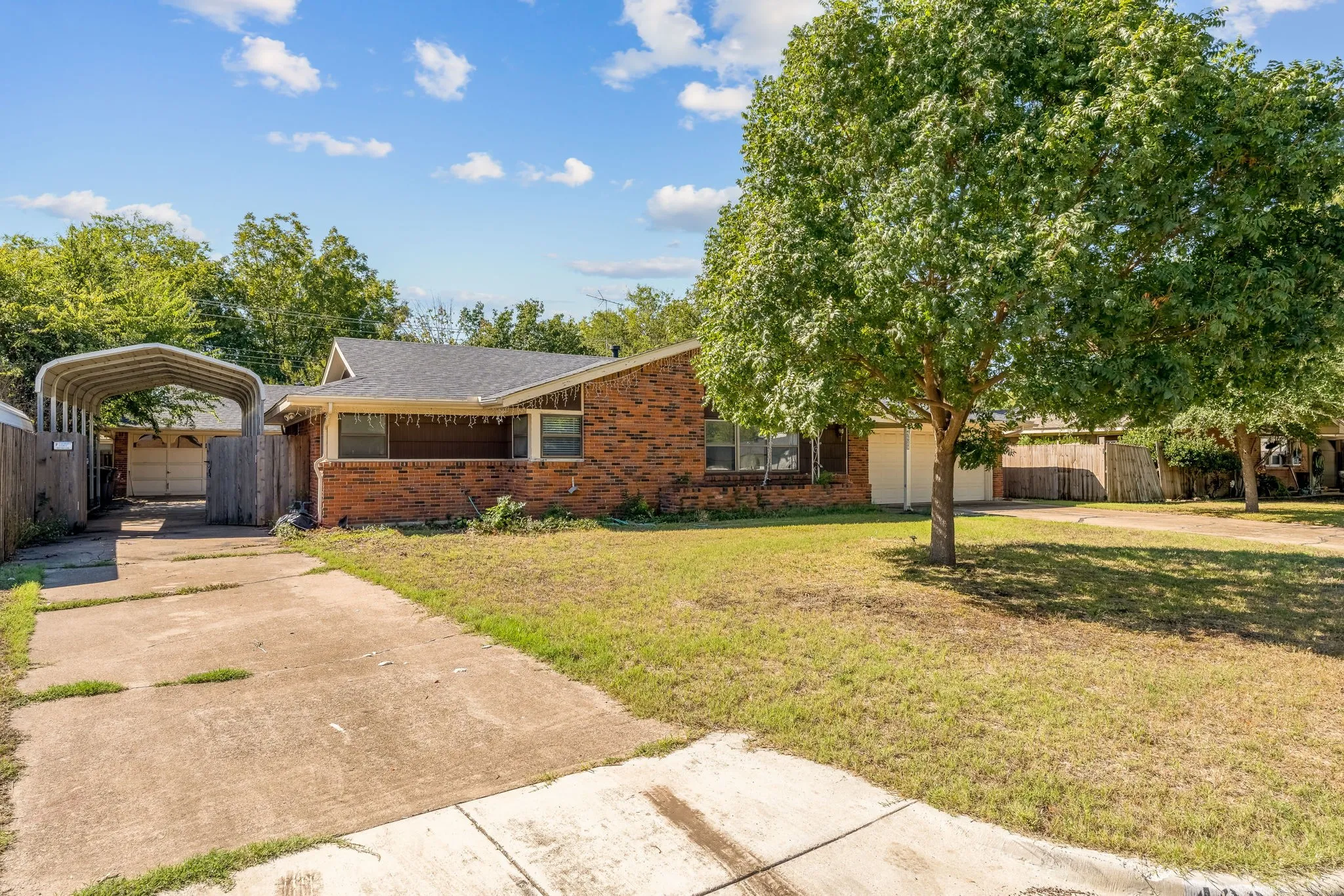 Single Family Residence For Rent in Tarrant County , 4629 Fawn Drive, Fort Worth, Texas 76132, 4 Bedroom, 2 Bathroom, 6 Garage spaces, 2,417 Sqft, built in 1959, mls#21404577, Real Estate Agent in Fort Worth, Homes For Rent in Tarrant county, Homes For Rent in Fort Worth, Realtor in Fort Worth Texas, Real Estate Brokerage Independent Realty Texas, Luminita Cordes Realtor
