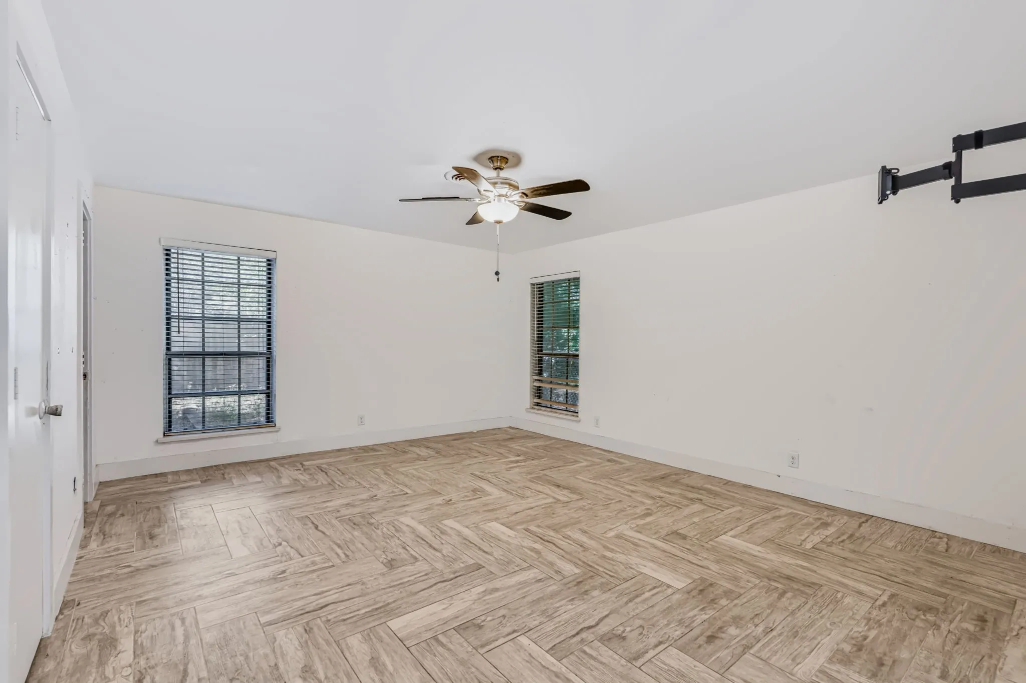 Single Family Residence For Rent in Tarrant County , 4629 Fawn Drive, Fort Worth, Texas 76132, 4 Bedroom, 2 Bathroom, 6 Garage spaces, 2,417 Sqft, built in 1959, mls#21404577, Real Estate Agent in Fort Worth, Homes For Rent in Tarrant county, Homes For Rent in Fort Worth, Realtor in Fort Worth Texas, Real Estate Brokerage Independent Realty Texas, Luminita Cordes Realtor