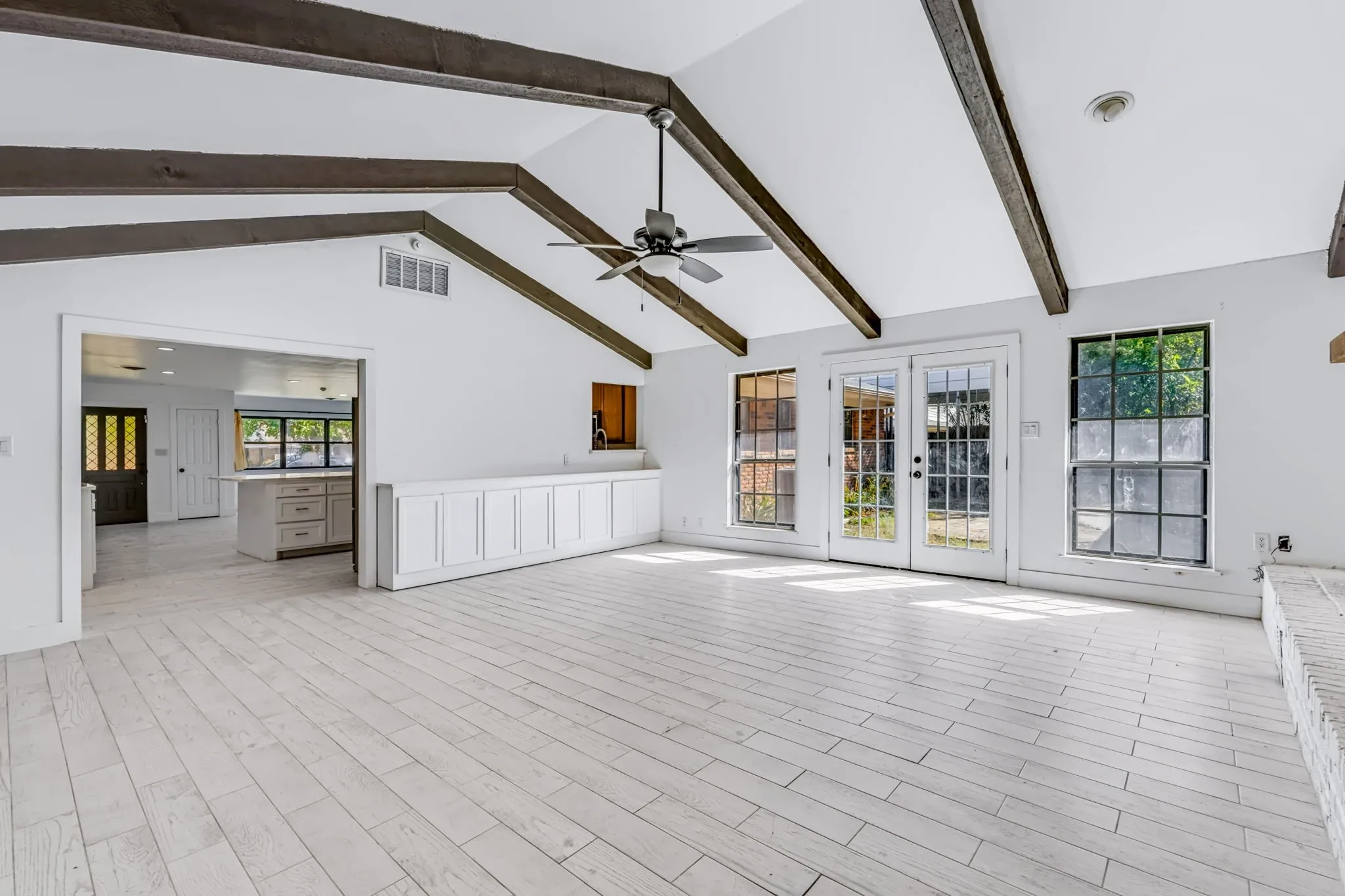 Single Family Residence For Rent in Tarrant County , 4629 Fawn Drive, Fort Worth, Texas 76132, 4 Bedroom, 2 Bathroom, 6 Garage spaces, 2,417 Sqft, built in 1959, mls#21404577, Real Estate Agent in Fort Worth, Homes For Rent in Tarrant county, Homes For Rent in Fort Worth, Realtor in Fort Worth Texas, Real Estate Brokerage Independent Realty Texas, Luminita Cordes Realtor