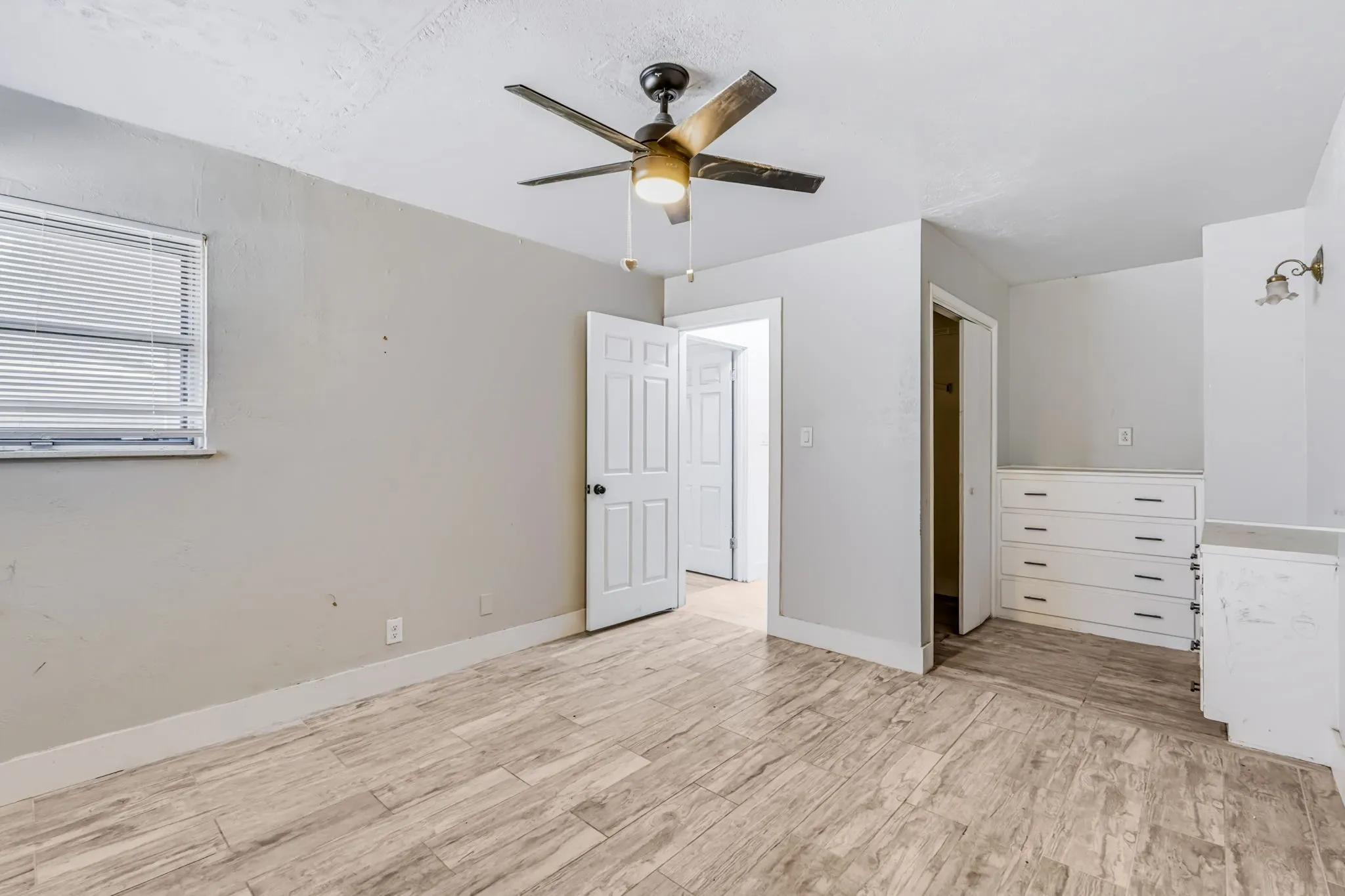 Single Family Residence For Rent in Tarrant County , 4629 Fawn Drive, Fort Worth, Texas 76132, 4 Bedroom, 2 Bathroom, 6 Garage spaces, 2,417 Sqft, built in 1959, mls#21404577, Real Estate Agent in Fort Worth, Homes For Rent in Tarrant county, Homes For Rent in Fort Worth, Realtor in Fort Worth Texas, Real Estate Brokerage Independent Realty Texas, Luminita Cordes Realtor