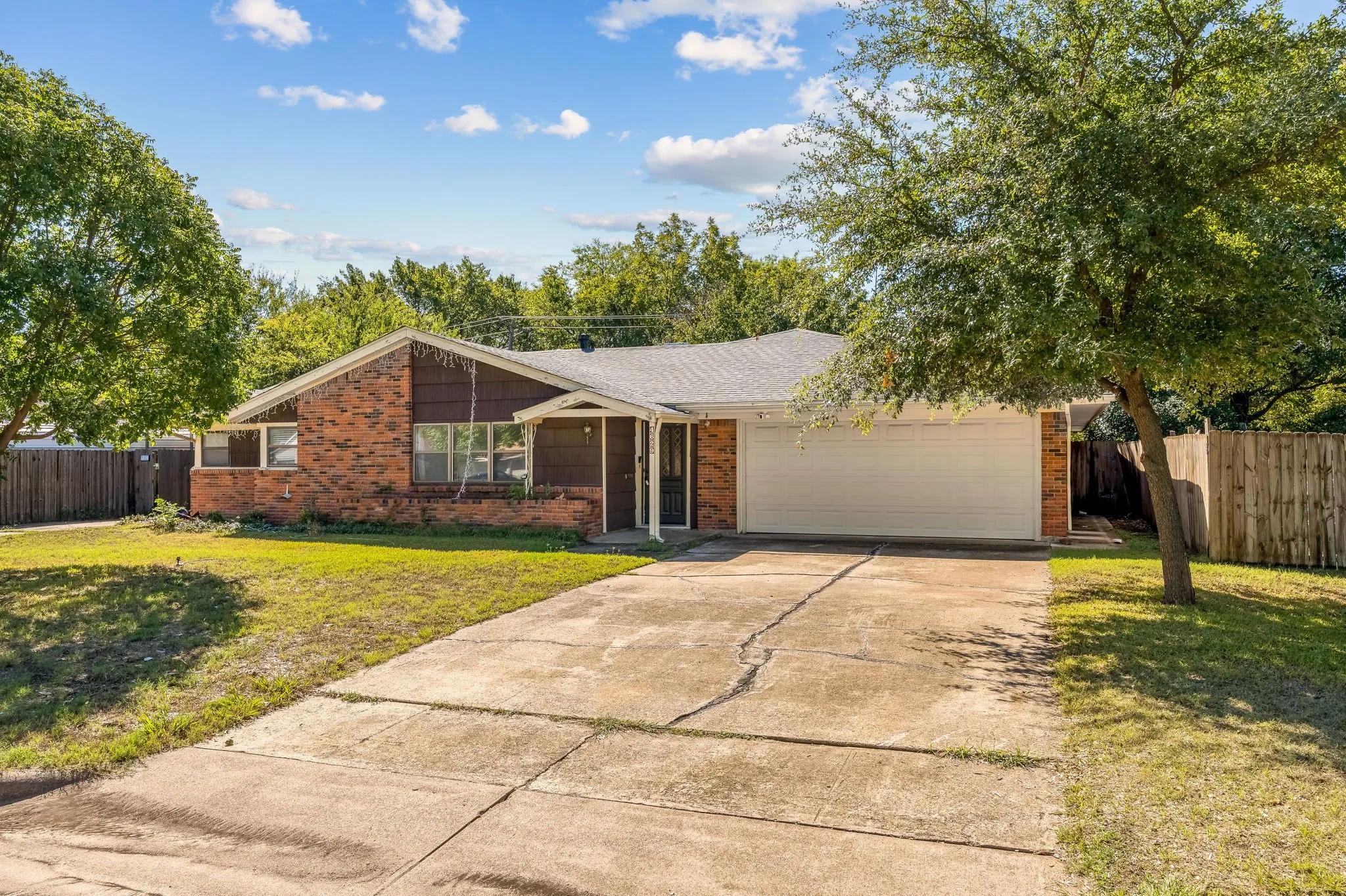 Single Family Residence For Rent in Tarrant County , 4629 Fawn Drive, Fort Worth, Texas 76132, 4 Bedroom, 2 Bathroom, 6 Garage spaces, 2,417 Sqft, built in 1959, mls#21404577, Real Estate Agent in Fort Worth, Homes For Rent in Tarrant county, Homes For Rent in Fort Worth, Realtor in Fort Worth Texas, Real Estate Brokerage Independent Realty Texas, Luminita Cordes Realtor