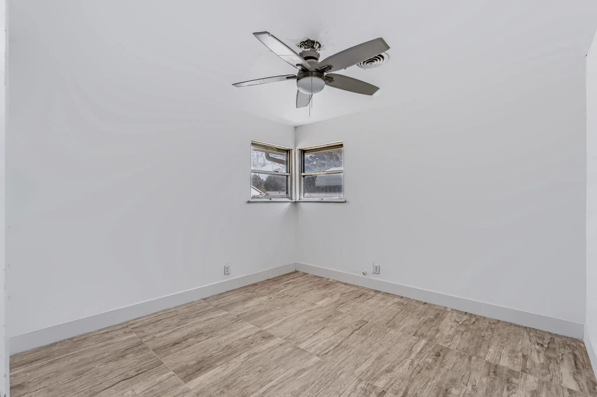 Single Family Residence For Rent in Tarrant County , 4629 Fawn Drive, Fort Worth, Texas 76132, 4 Bedroom, 2 Bathroom, 6 Garage spaces, 2,417 Sqft, built in 1959, mls#21404577, Real Estate Agent in Fort Worth, Homes For Rent in Tarrant county, Homes For Rent in Fort Worth, Realtor in Fort Worth Texas, Real Estate Brokerage Independent Realty Texas, Luminita Cordes Realtor