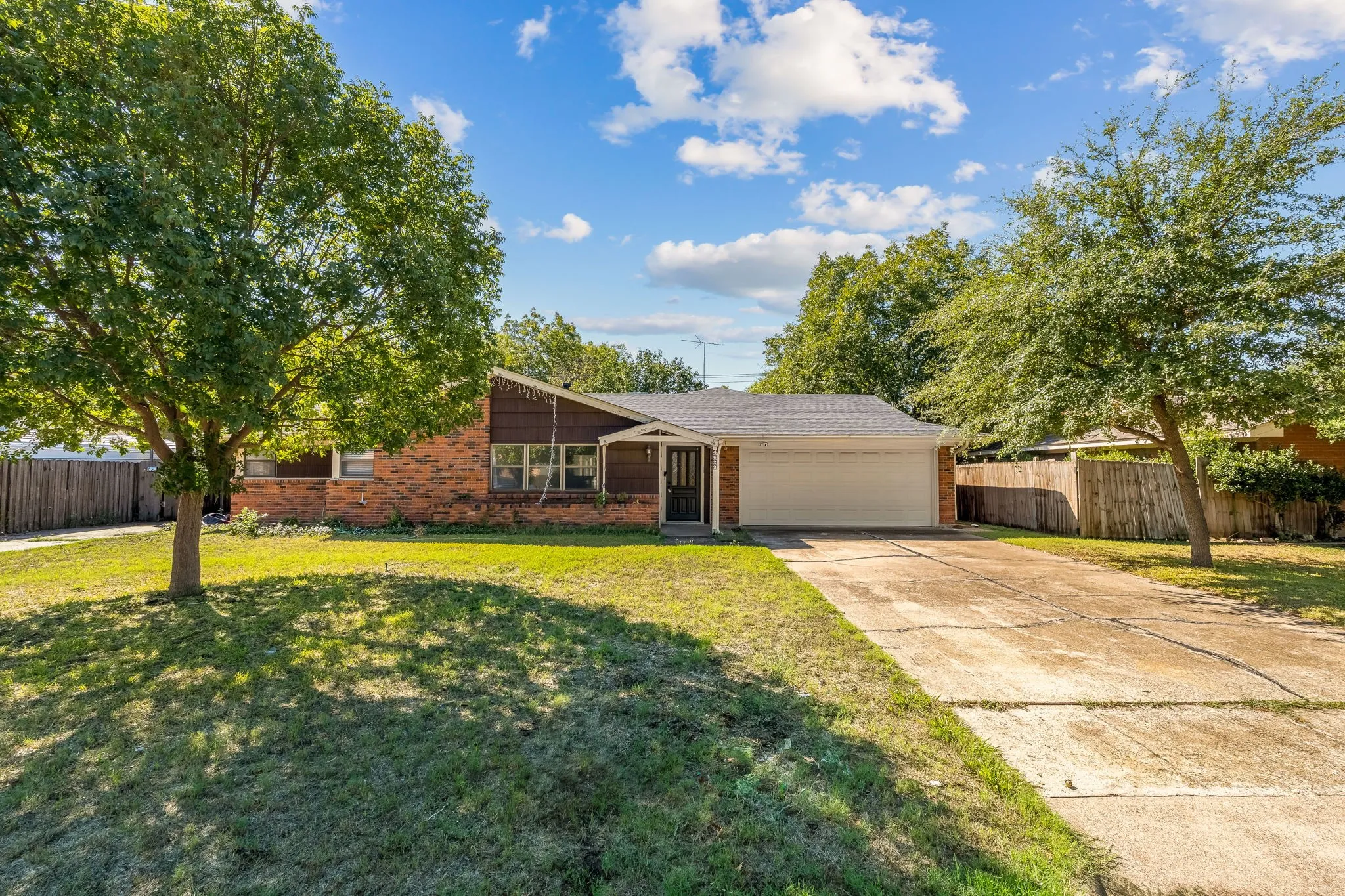 Single Family Residence For Rent in Tarrant County , 4629 Fawn Drive, Fort Worth, Texas 76132, 4 Bedroom, 2 Bathroom, 6 Garage spaces, 2,417 Sqft, built in 1959, mls#21404577, Real Estate Agent in Fort Worth, Homes For Rent in Tarrant county, Homes For Rent in Fort Worth, Realtor in Fort Worth Texas, Real Estate Brokerage Independent Realty Texas, Luminita Cordes Realtor