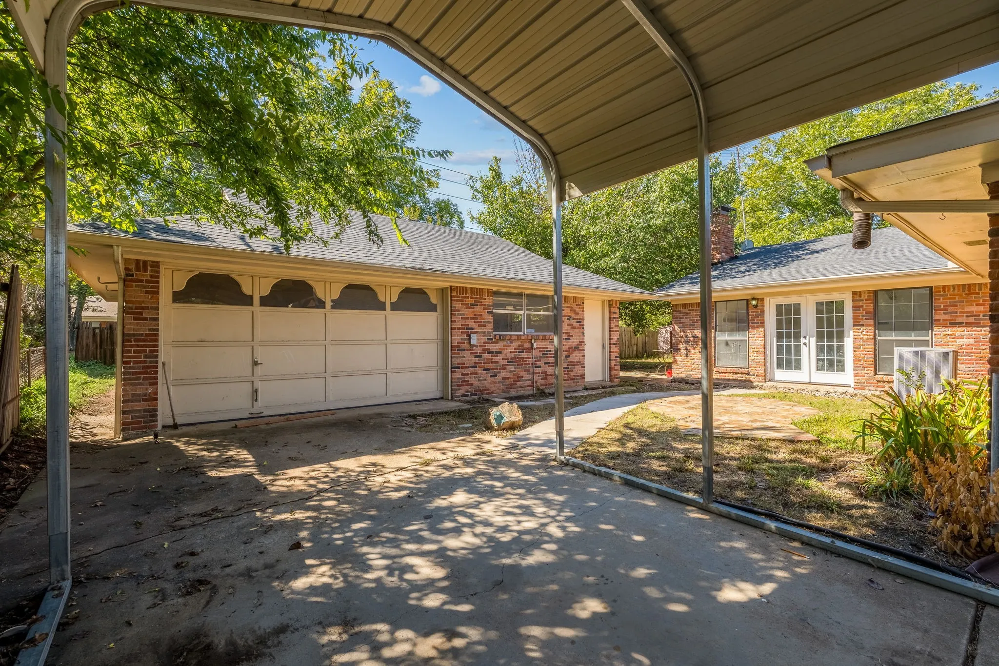 Single Family Residence For Rent in Tarrant County , 4629 Fawn Drive, Fort Worth, Texas 76132, 4 Bedroom, 2 Bathroom, 6 Garage spaces, 2,417 Sqft, built in 1959, mls#21404577, Real Estate Agent in Fort Worth, Homes For Rent in Tarrant county, Homes For Rent in Fort Worth, Realtor in Fort Worth Texas, Real Estate Brokerage Independent Realty Texas, Luminita Cordes Realtor