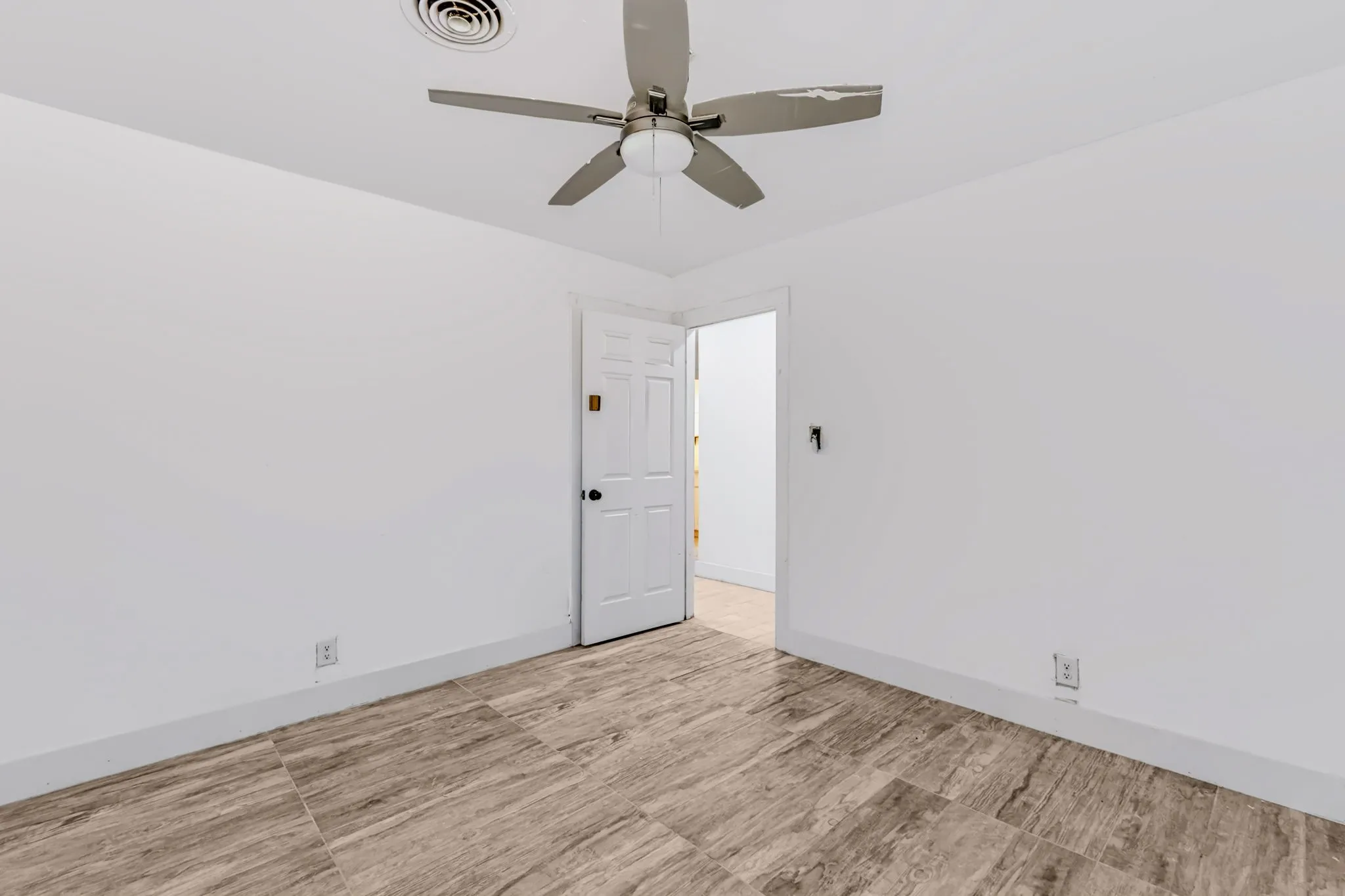 Single Family Residence For Rent in Tarrant County , 4629 Fawn Drive, Fort Worth, Texas 76132, 4 Bedroom, 2 Bathroom, 6 Garage spaces, 2,417 Sqft, built in 1959, mls#21404577, Real Estate Agent in Fort Worth, Homes For Rent in Tarrant county, Homes For Rent in Fort Worth, Realtor in Fort Worth Texas, Real Estate Brokerage Independent Realty Texas, Luminita Cordes Realtor