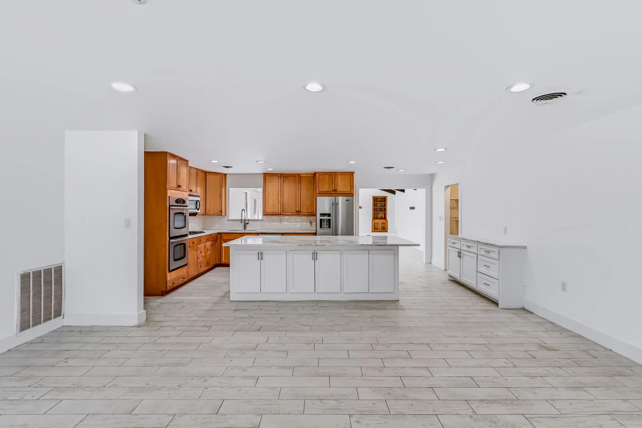 Single Family Residence For Rent in Tarrant County , 4629 Fawn Drive, Fort Worth, Texas 76132, 4 Bedroom, 2 Bathroom, 6 Garage spaces, 2,417 Sqft, built in 1959, mls#21404577, Real Estate Agent in Fort Worth, Homes For Rent in Tarrant county, Homes For Rent in Fort Worth, Realtor in Fort Worth Texas, Real Estate Brokerage Independent Realty Texas, Luminita Cordes Realtor