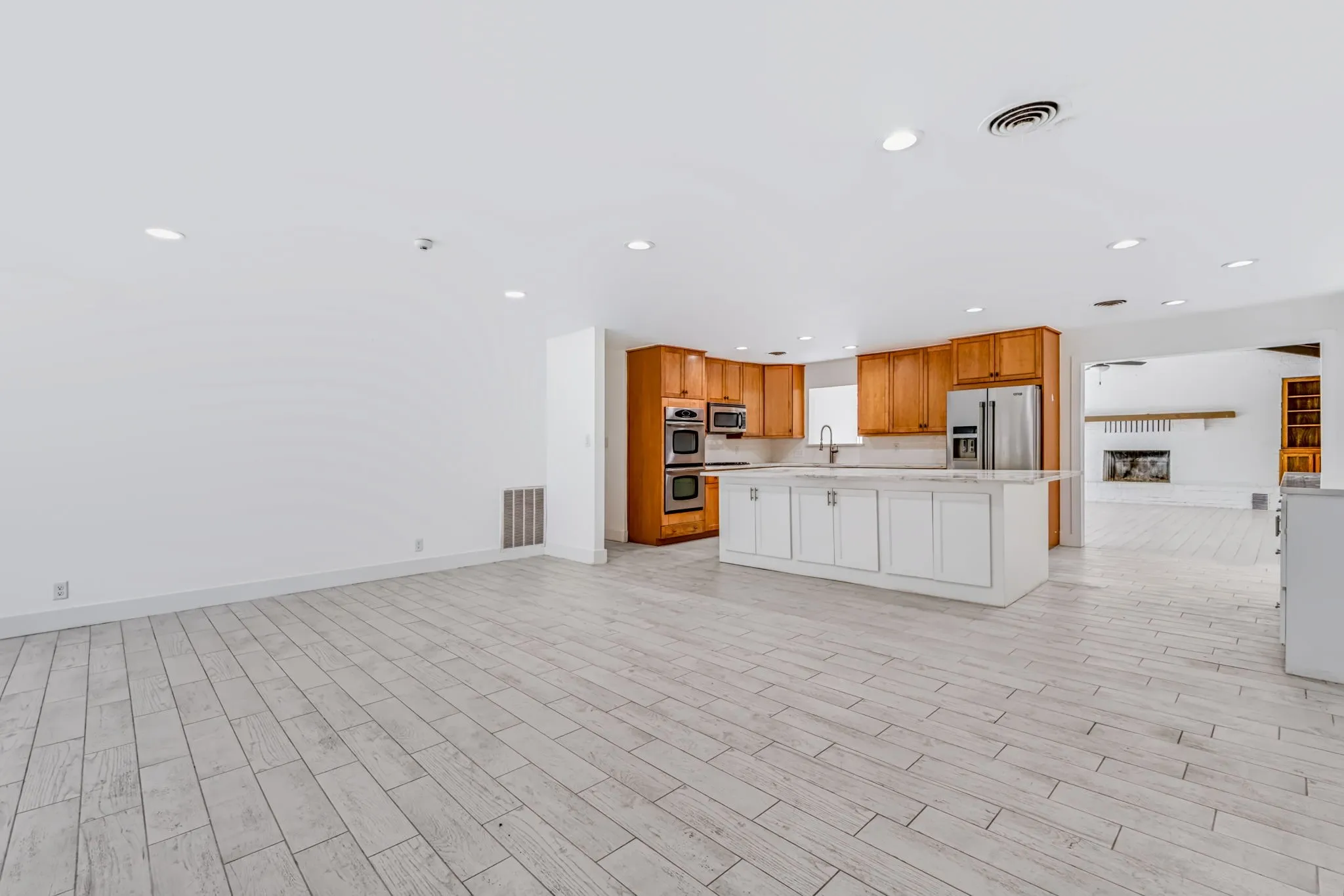 Single Family Residence For Rent in Tarrant County , 4629 Fawn Drive, Fort Worth, Texas 76132, 4 Bedroom, 2 Bathroom, 6 Garage spaces, 2,417 Sqft, built in 1959, mls#21404577, Real Estate Agent in Fort Worth, Homes For Rent in Tarrant county, Homes For Rent in Fort Worth, Realtor in Fort Worth Texas, Real Estate Brokerage Independent Realty Texas, Luminita Cordes Realtor