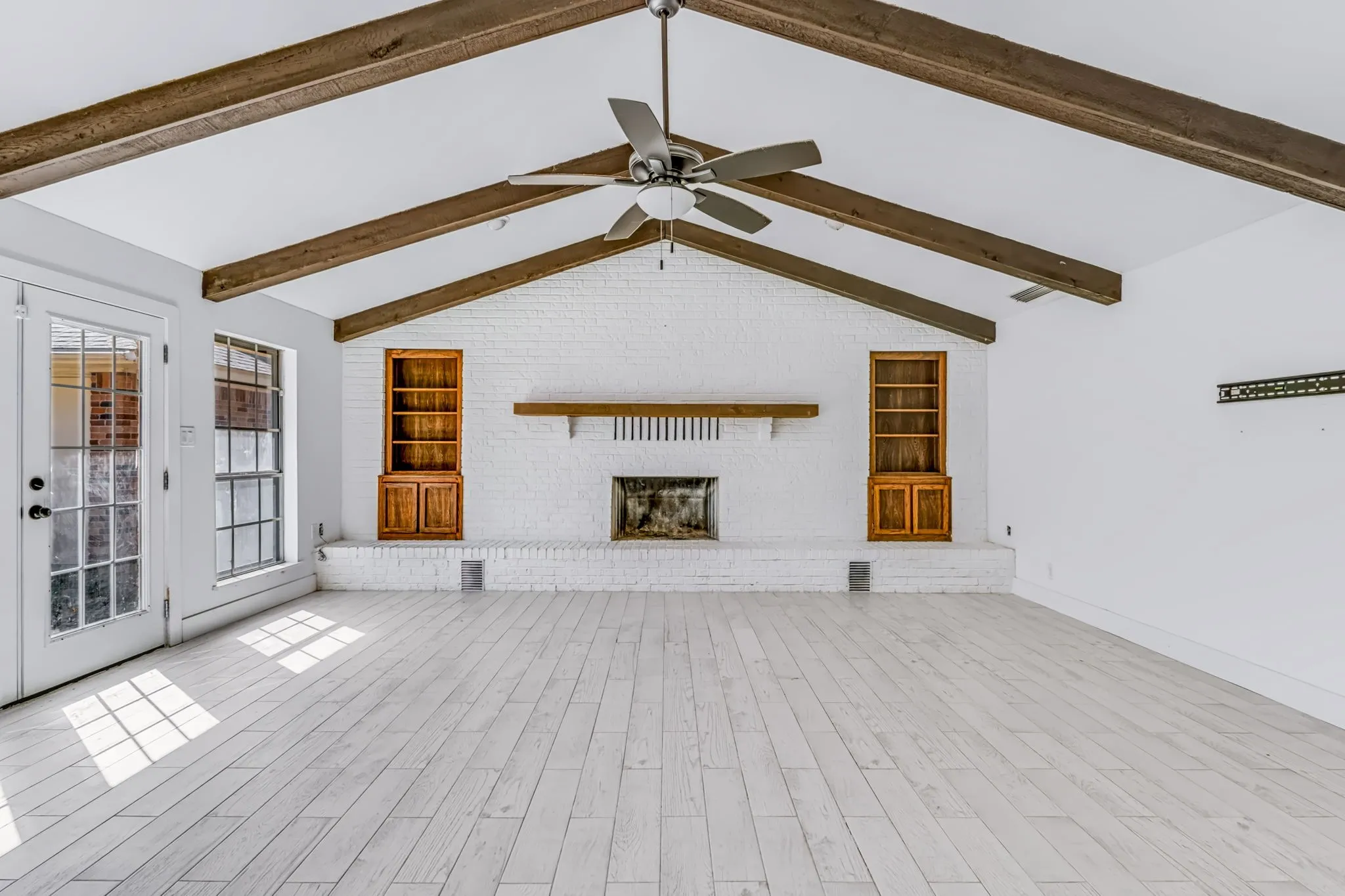 Single Family Residence For Rent in Tarrant County , 4629 Fawn Drive, Fort Worth, Texas 76132, 4 Bedroom, 2 Bathroom, 6 Garage spaces, 2,417 Sqft, built in 1959, mls#21404577, Real Estate Agent in Fort Worth, Homes For Rent in Tarrant county, Homes For Rent in Fort Worth, Realtor in Fort Worth Texas, Real Estate Brokerage Independent Realty Texas, Luminita Cordes Realtor