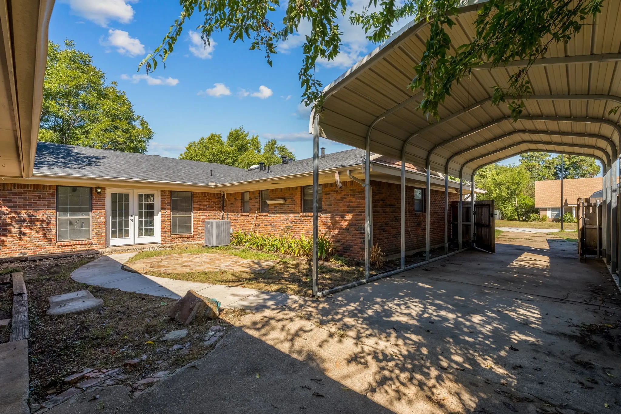 Single Family Residence For Rent in Tarrant County , 4629 Fawn Drive, Fort Worth, Texas 76132, 4 Bedroom, 2 Bathroom, 6 Garage spaces, 2,417 Sqft, built in 1959, mls#21404577, Real Estate Agent in Fort Worth, Homes For Rent in Tarrant county, Homes For Rent in Fort Worth, Realtor in Fort Worth Texas, Real Estate Brokerage Independent Realty Texas, Luminita Cordes Realtor