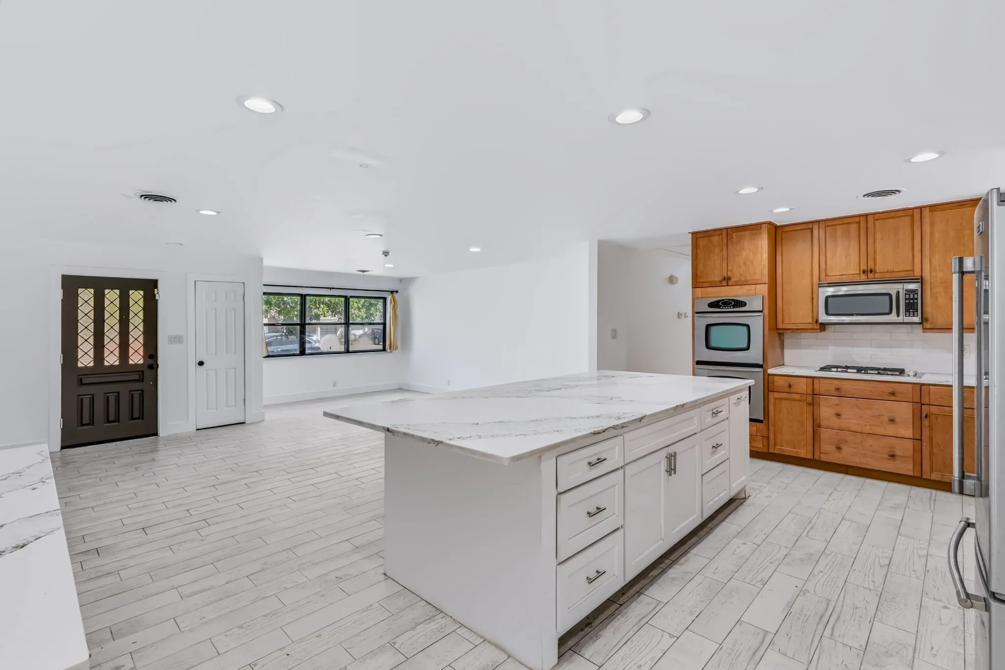 Single Family Residence For Rent in Tarrant County , 4629 Fawn Drive, Fort Worth, Texas 76132, 4 Bedroom, 2 Bathroom, 6 Garage spaces, 2,417 Sqft, built in 1959, mls#21404577, Real Estate Agent in Fort Worth, Homes For Rent in Tarrant county, Homes For Rent in Fort Worth, Realtor in Fort Worth Texas, Real Estate Brokerage Independent Realty Texas, Luminita Cordes Realtor