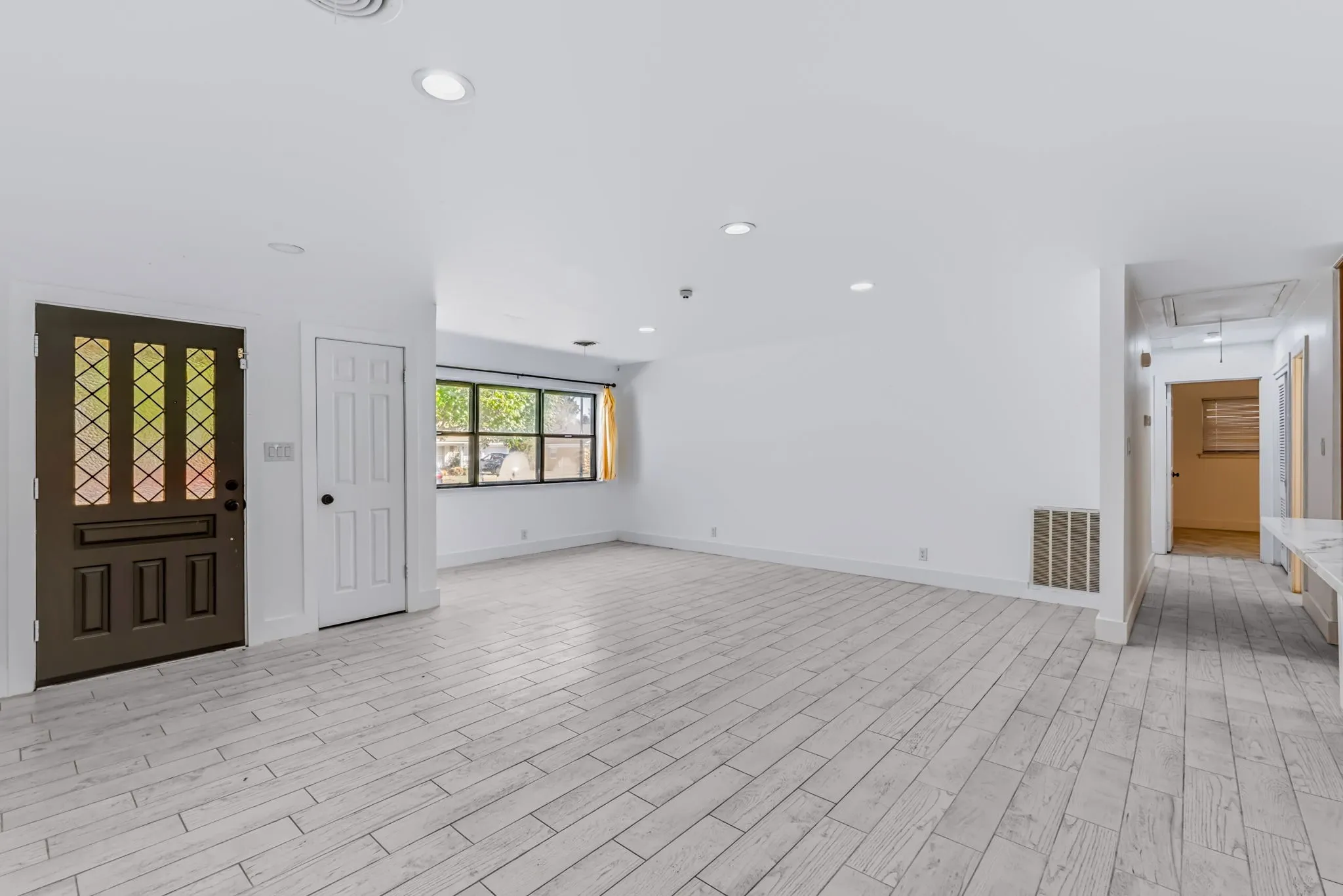 Single Family Residence For Rent in Tarrant County , 4629 Fawn Drive, Fort Worth, Texas 76132, 4 Bedroom, 2 Bathroom, 6 Garage spaces, 2,417 Sqft, built in 1959, mls#21404577, Real Estate Agent in Fort Worth, Homes For Rent in Tarrant county, Homes For Rent in Fort Worth, Realtor in Fort Worth Texas, Real Estate Brokerage Independent Realty Texas, Luminita Cordes Realtor