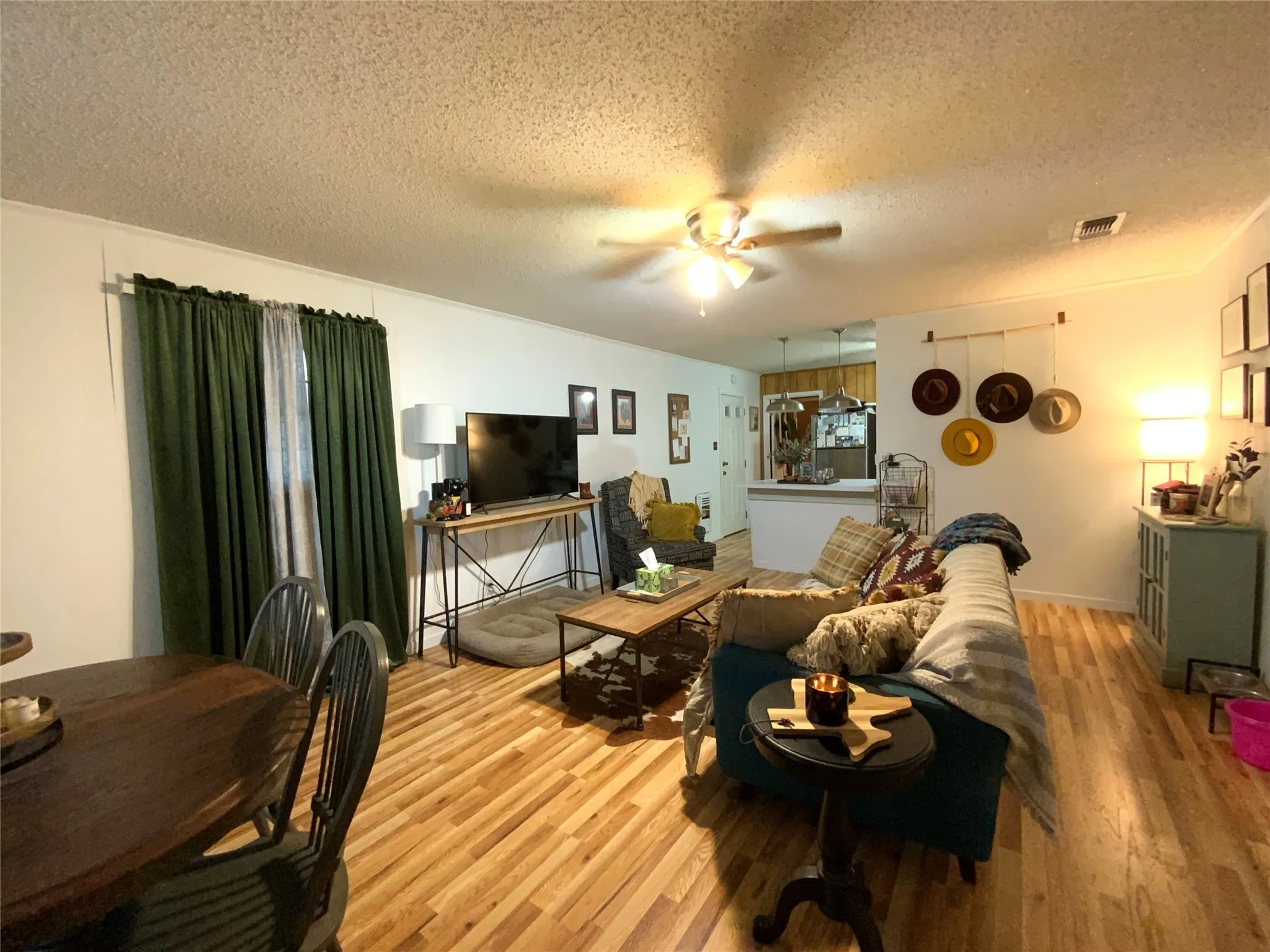 Single Family Residence For Sale in Comanche County , 105 N Cole Street, Comanche, Texas 76442, 2 Bedroom, 2 Bathroom, Garage spaces, 1,176 Sqft, built in 1972, mls#21405078, Real Estate Agent in Comanche, Homes For Sale in Comanche county, Homes For Sale in Comanche, Realtor in Comanche Texas, Real Estate Brokerage Independent Realty Texas, Luminita Cordes Realtor