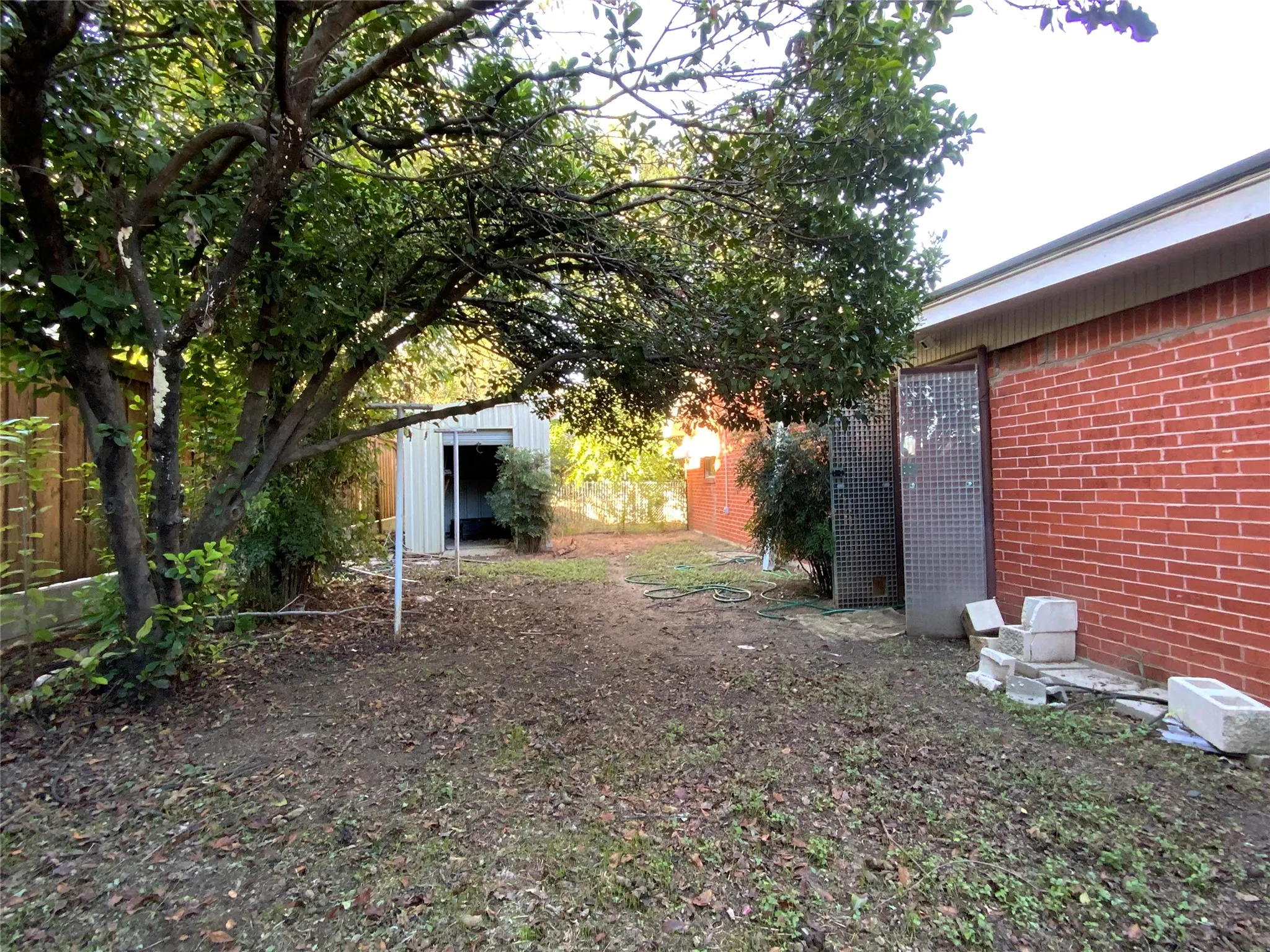 Single Family Residence For Sale in Comanche County , 105 N Cole Street, Comanche, Texas 76442, 2 Bedroom, 2 Bathroom, Garage spaces, 1,176 Sqft, built in 1972, mls#21405078, Real Estate Agent in Comanche, Homes For Sale in Comanche county, Homes For Sale in Comanche, Realtor in Comanche Texas, Real Estate Brokerage Independent Realty Texas, Luminita Cordes Realtor