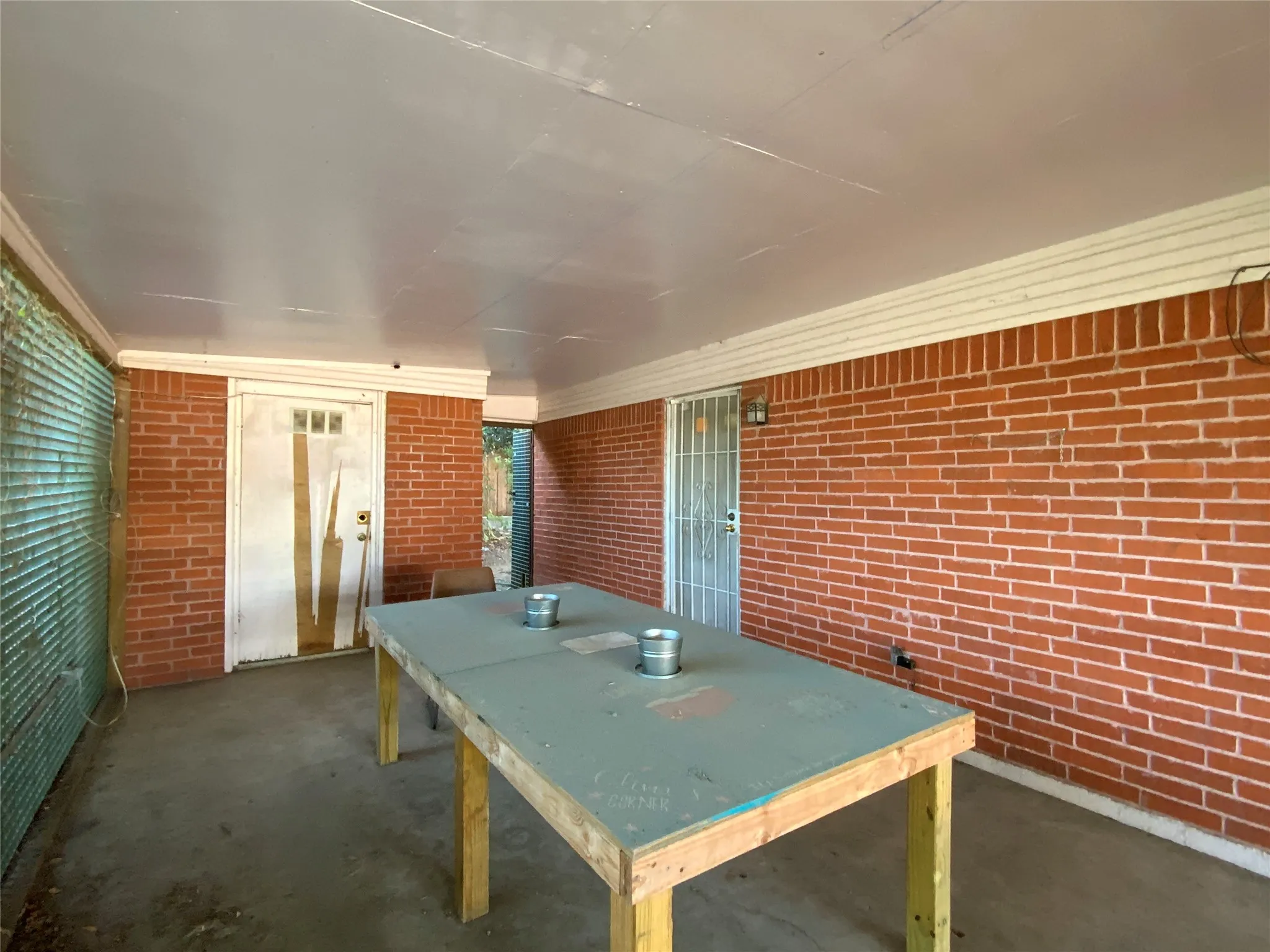 Single Family Residence For Sale in Comanche County , 105 N Cole Street, Comanche, Texas 76442, 2 Bedroom, 2 Bathroom, Garage spaces, 1,176 Sqft, built in 1972, mls#21405078, Real Estate Agent in Comanche, Homes For Sale in Comanche county, Homes For Sale in Comanche, Realtor in Comanche Texas, Real Estate Brokerage Independent Realty Texas, Luminita Cordes Realtor