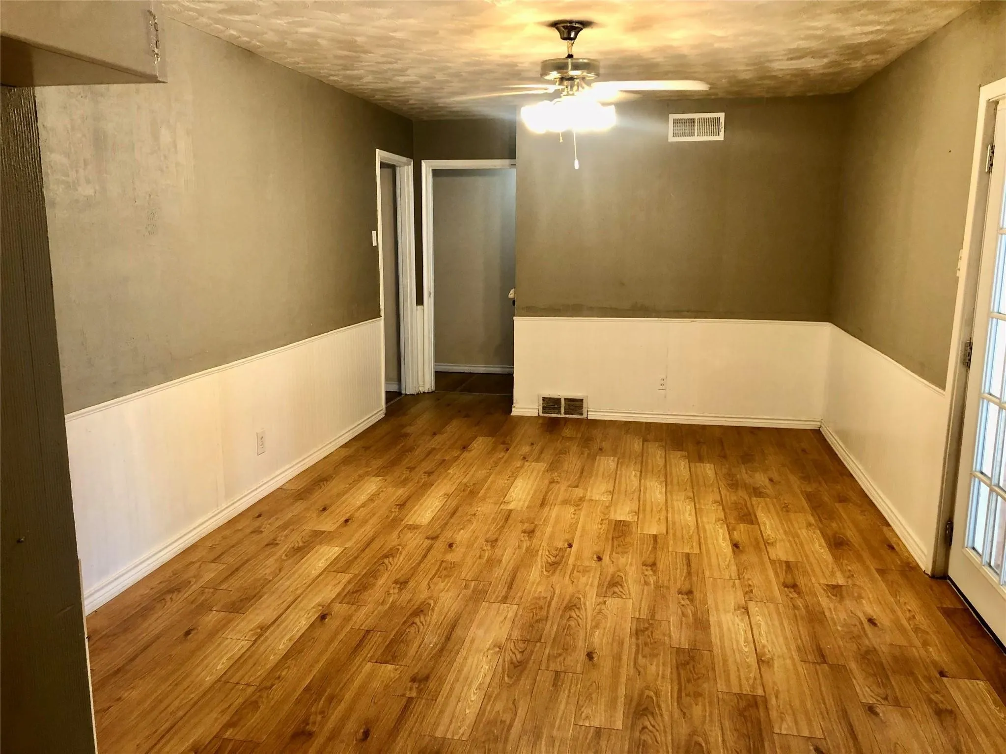 Single Family Residence For Rent in Dallas County , 2204 Healey Drive, Dallas, Texas 75228, 3 Bedroom, 2 Bathroom, 2 Garage spaces, 1,504 Sqft, built in 1956, mls#21405291, Real Estate Agent in Dallas, Homes For Rent in Dallas county, Homes For Rent in Dallas, Realtor in Dallas Texas, Real Estate Brokerage Independent Realty Texas, Luminita Cordes Realtor