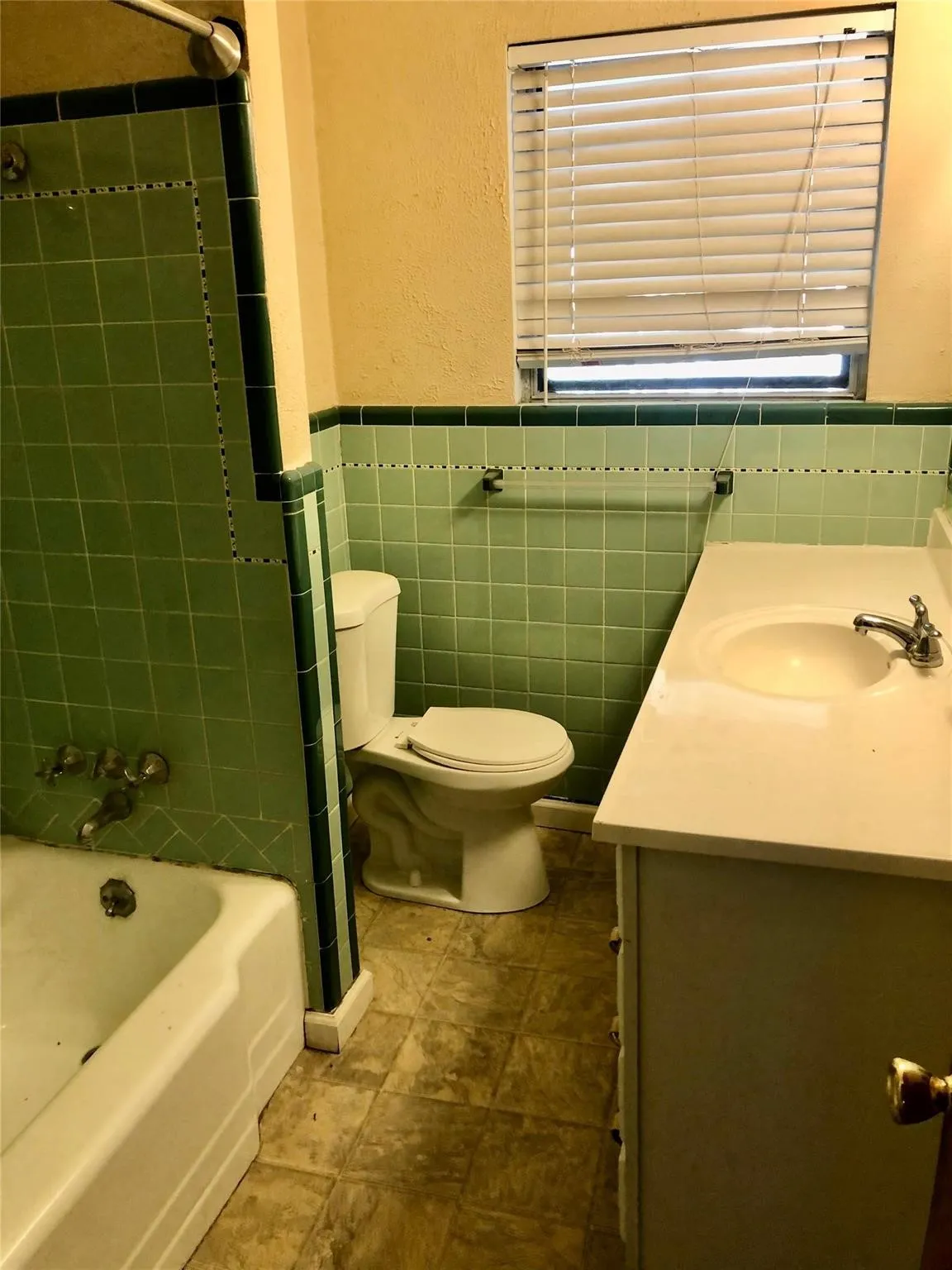Single Family Residence For Rent in Dallas County , 2204 Healey Drive, Dallas, Texas 75228, 3 Bedroom, 2 Bathroom, 2 Garage spaces, 1,504 Sqft, built in 1956, mls#21405291, Real Estate Agent in Dallas, Homes For Rent in Dallas county, Homes For Rent in Dallas, Realtor in Dallas Texas, Real Estate Brokerage Independent Realty Texas, Luminita Cordes Realtor
