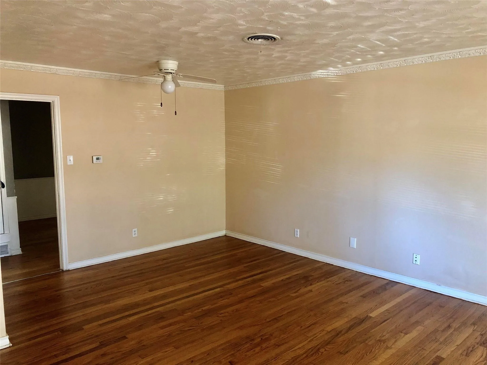 Single Family Residence For Rent in Dallas County , 2204 Healey Drive, Dallas, Texas 75228, 3 Bedroom, 2 Bathroom, 2 Garage spaces, 1,504 Sqft, built in 1956, mls#21405291, Real Estate Agent in Dallas, Homes For Rent in Dallas county, Homes For Rent in Dallas, Realtor in Dallas Texas, Real Estate Brokerage Independent Realty Texas, Luminita Cordes Realtor