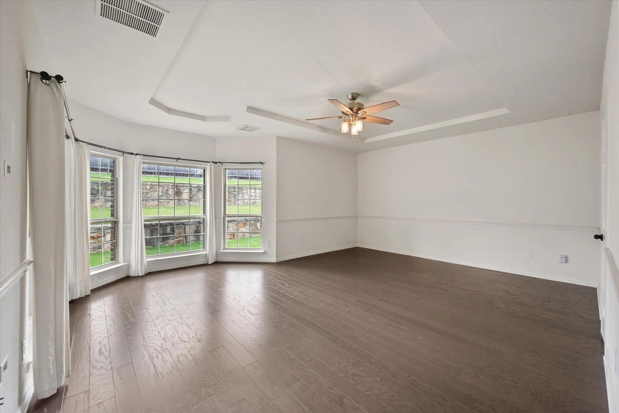 Single Family Residence For Sale in Ellis County , 1840 Cotton Creek Trail, Midlothian, Texas 76065, 5 Bedroom, 4 Bathroom, 3 Garage spaces, 4,339 Sqft, built in 2014, mls#21405217, Real Estate Agent in Midlothian, Homes For Sale in Ellis county, Homes For Sale in Midlothian, Realtor in Midlothian Texas, Real Estate Brokerage Independent Realty Texas, Luminita Cordes Realtor
