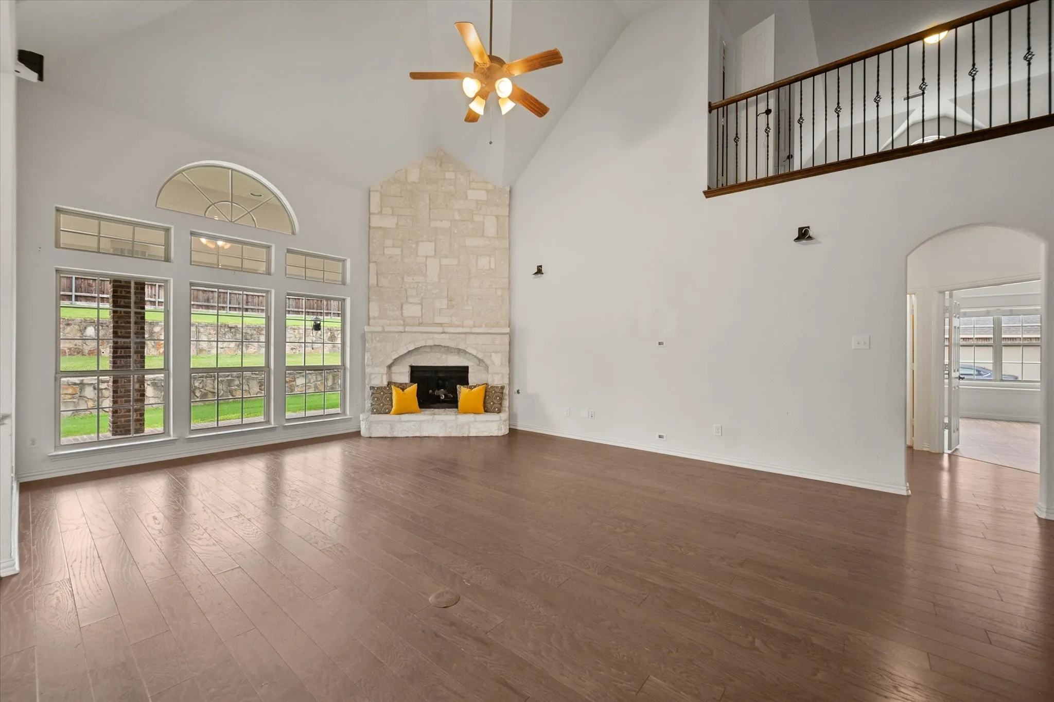 Single Family Residence For Sale in Ellis County , 1840 Cotton Creek Trail, Midlothian, Texas 76065, 5 Bedroom, 4 Bathroom, 3 Garage spaces, 4,339 Sqft, built in 2014, mls#21405217, Real Estate Agent in Midlothian, Homes For Sale in Ellis county, Homes For Sale in Midlothian, Realtor in Midlothian Texas, Real Estate Brokerage Independent Realty Texas, Luminita Cordes Realtor