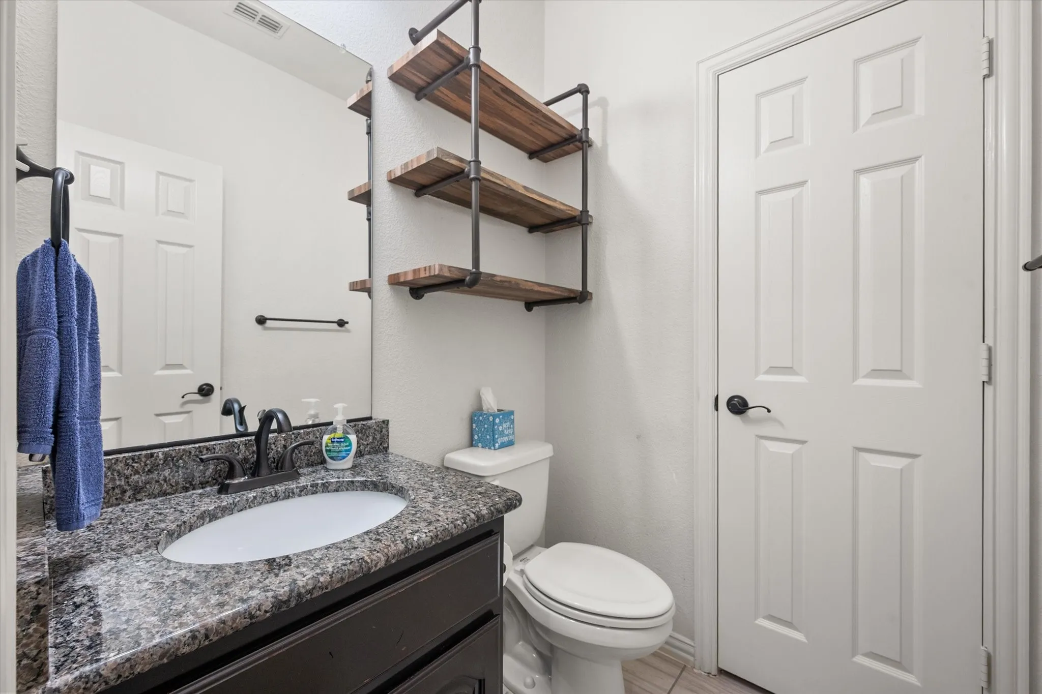 Single Family Residence For Sale in Ellis County , 1840 Cotton Creek Trail, Midlothian, Texas 76065, 5 Bedroom, 4 Bathroom, 3 Garage spaces, 4,339 Sqft, built in 2014, mls#21405217, Real Estate Agent in Midlothian, Homes For Sale in Ellis county, Homes For Sale in Midlothian, Realtor in Midlothian Texas, Real Estate Brokerage Independent Realty Texas, Luminita Cordes Realtor