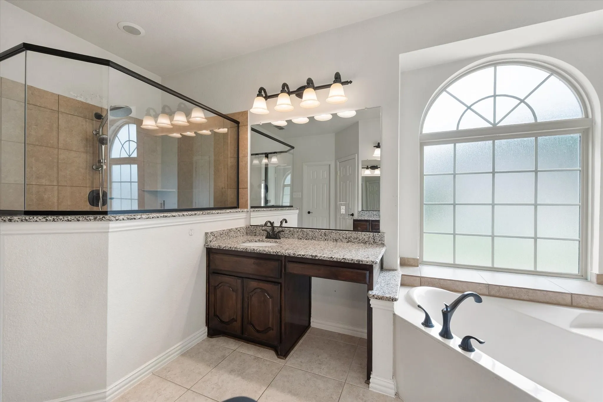 Single Family Residence For Sale in Ellis County , 1840 Cotton Creek Trail, Midlothian, Texas 76065, 5 Bedroom, 4 Bathroom, 3 Garage spaces, 4,339 Sqft, built in 2014, mls#21405217, Real Estate Agent in Midlothian, Homes For Sale in Ellis county, Homes For Sale in Midlothian, Realtor in Midlothian Texas, Real Estate Brokerage Independent Realty Texas, Luminita Cordes Realtor