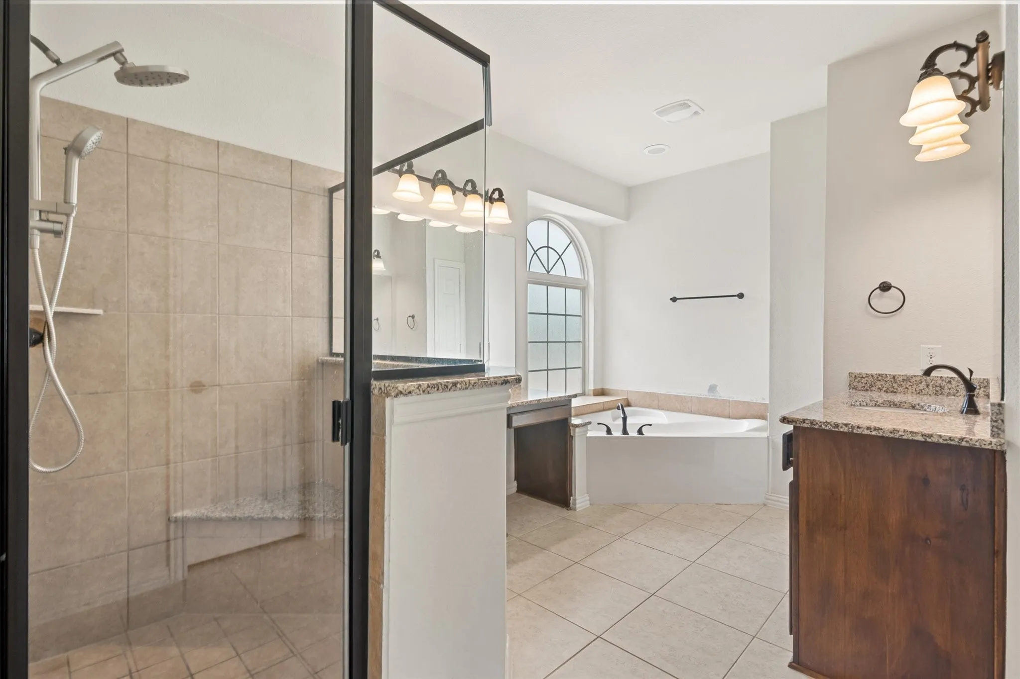 Single Family Residence For Sale in Ellis County , 1840 Cotton Creek Trail, Midlothian, Texas 76065, 5 Bedroom, 4 Bathroom, 3 Garage spaces, 4,339 Sqft, built in 2014, mls#21405217, Real Estate Agent in Midlothian, Homes For Sale in Ellis county, Homes For Sale in Midlothian, Realtor in Midlothian Texas, Real Estate Brokerage Independent Realty Texas, Luminita Cordes Realtor