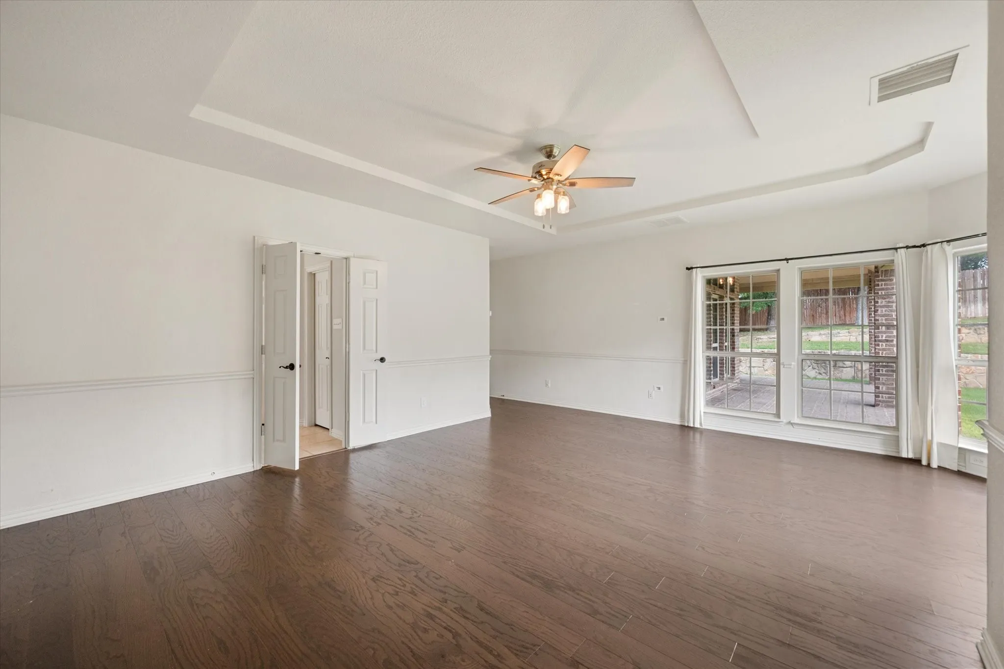 Single Family Residence For Sale in Ellis County , 1840 Cotton Creek Trail, Midlothian, Texas 76065, 5 Bedroom, 4 Bathroom, 3 Garage spaces, 4,339 Sqft, built in 2014, mls#21405217, Real Estate Agent in Midlothian, Homes For Sale in Ellis county, Homes For Sale in Midlothian, Realtor in Midlothian Texas, Real Estate Brokerage Independent Realty Texas, Luminita Cordes Realtor