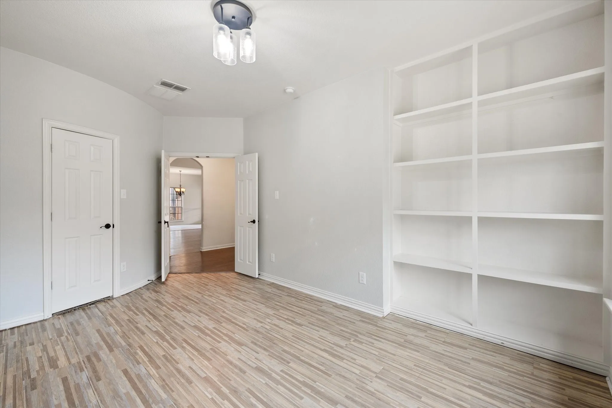 Single Family Residence For Sale in Ellis County , 1840 Cotton Creek Trail, Midlothian, Texas 76065, 5 Bedroom, 4 Bathroom, 3 Garage spaces, 4,339 Sqft, built in 2014, mls#21405217, Real Estate Agent in Midlothian, Homes For Sale in Ellis county, Homes For Sale in Midlothian, Realtor in Midlothian Texas, Real Estate Brokerage Independent Realty Texas, Luminita Cordes Realtor