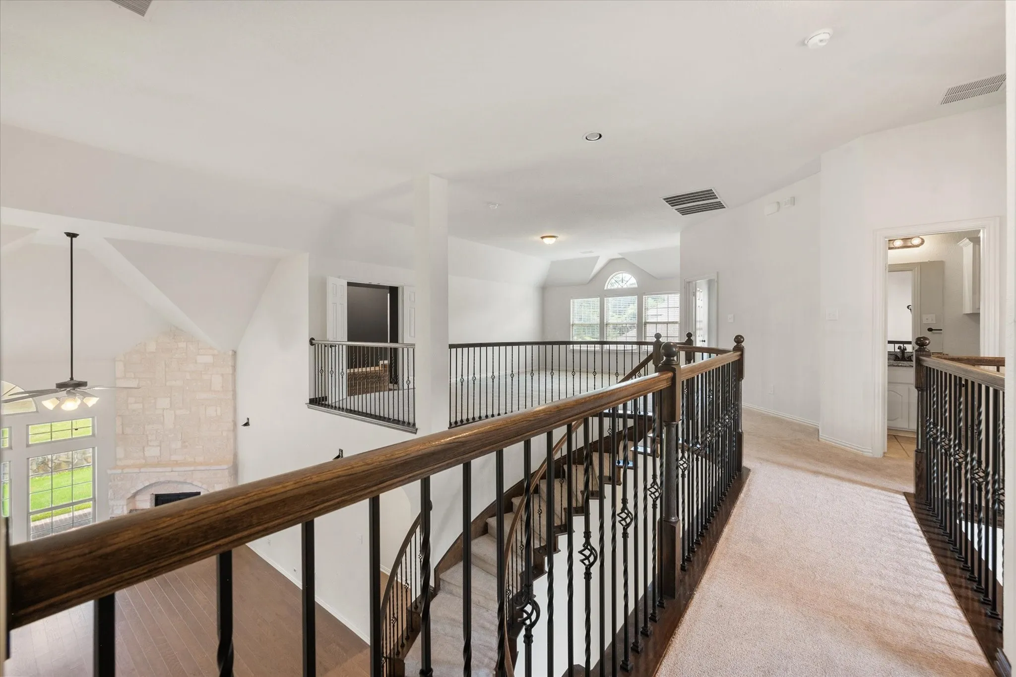 Single Family Residence For Sale in Ellis County , 1840 Cotton Creek Trail, Midlothian, Texas 76065, 5 Bedroom, 4 Bathroom, 3 Garage spaces, 4,339 Sqft, built in 2014, mls#21405217, Real Estate Agent in Midlothian, Homes For Sale in Ellis county, Homes For Sale in Midlothian, Realtor in Midlothian Texas, Real Estate Brokerage Independent Realty Texas, Luminita Cordes Realtor