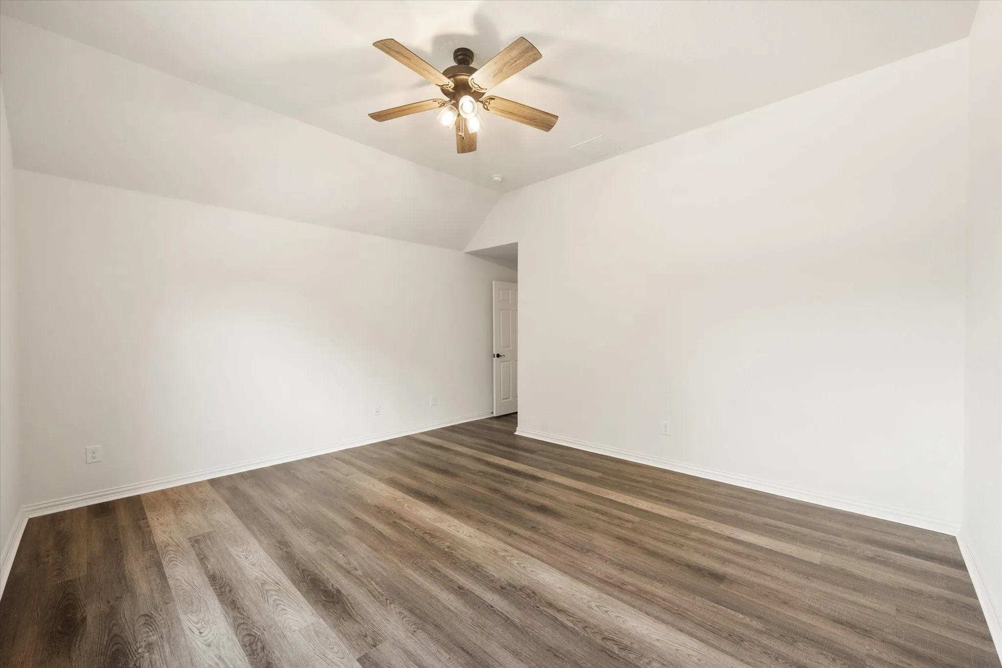 Single Family Residence For Sale in Ellis County , 1840 Cotton Creek Trail, Midlothian, Texas 76065, 5 Bedroom, 4 Bathroom, 3 Garage spaces, 4,339 Sqft, built in 2014, mls#21405217, Real Estate Agent in Midlothian, Homes For Sale in Ellis county, Homes For Sale in Midlothian, Realtor in Midlothian Texas, Real Estate Brokerage Independent Realty Texas, Luminita Cordes Realtor