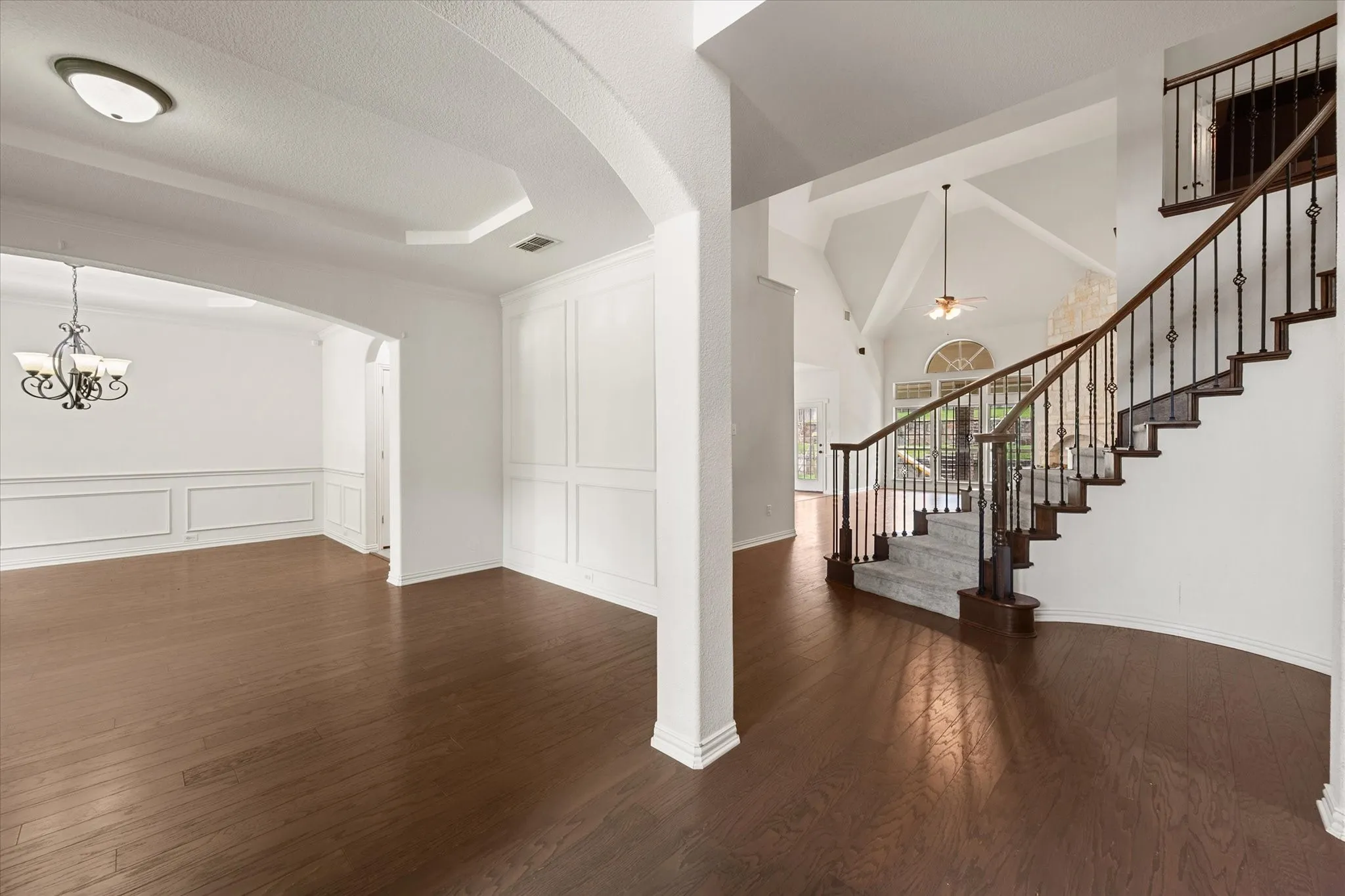 Single Family Residence For Sale in Ellis County , 1840 Cotton Creek Trail, Midlothian, Texas 76065, 5 Bedroom, 4 Bathroom, 3 Garage spaces, 4,339 Sqft, built in 2014, mls#21405217, Real Estate Agent in Midlothian, Homes For Sale in Ellis county, Homes For Sale in Midlothian, Realtor in Midlothian Texas, Real Estate Brokerage Independent Realty Texas, Luminita Cordes Realtor