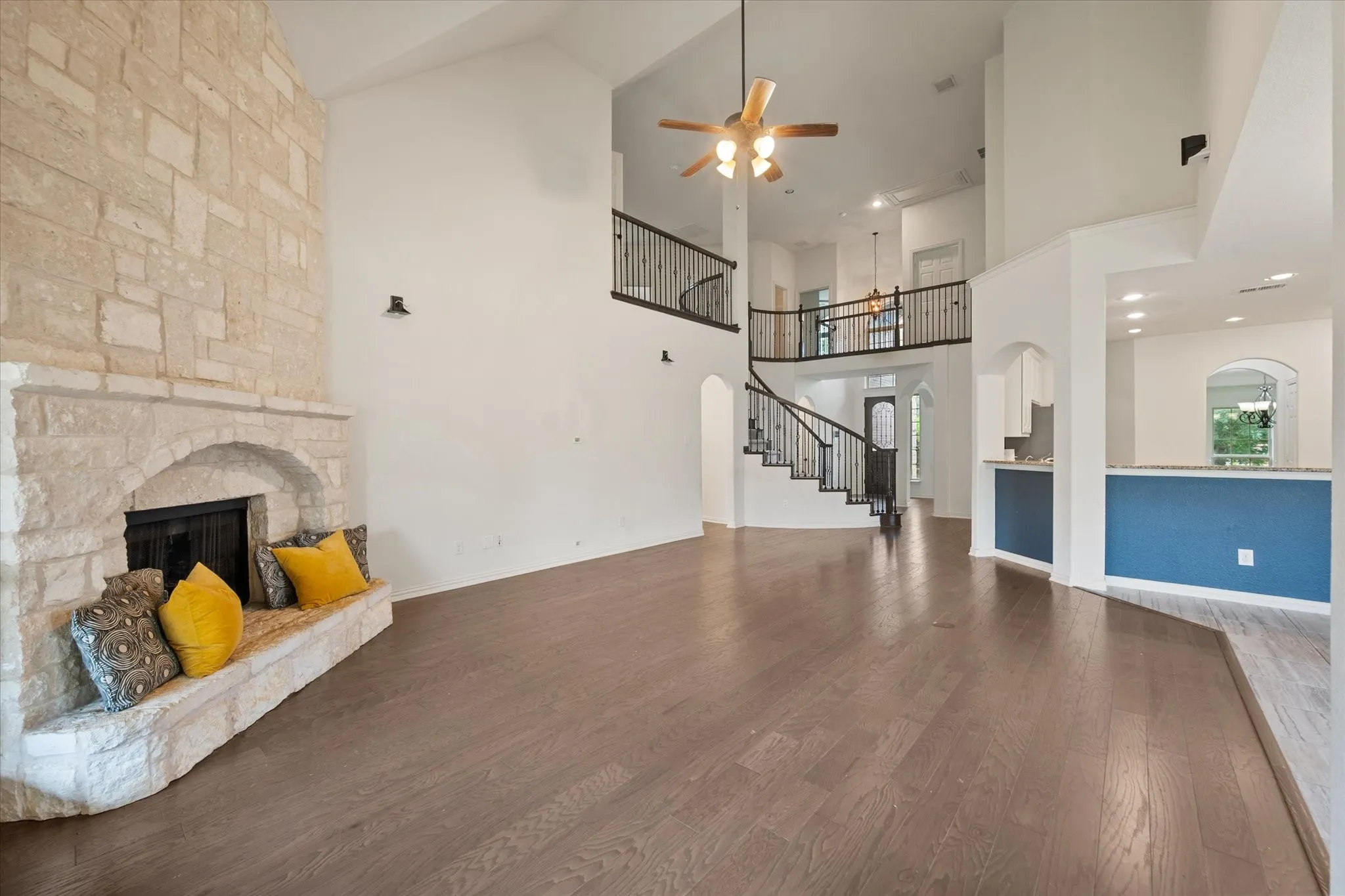 Single Family Residence For Sale in Ellis County , 1840 Cotton Creek Trail, Midlothian, Texas 76065, 5 Bedroom, 4 Bathroom, 3 Garage spaces, 4,339 Sqft, built in 2014, mls#21405217, Real Estate Agent in Midlothian, Homes For Sale in Ellis county, Homes For Sale in Midlothian, Realtor in Midlothian Texas, Real Estate Brokerage Independent Realty Texas, Luminita Cordes Realtor