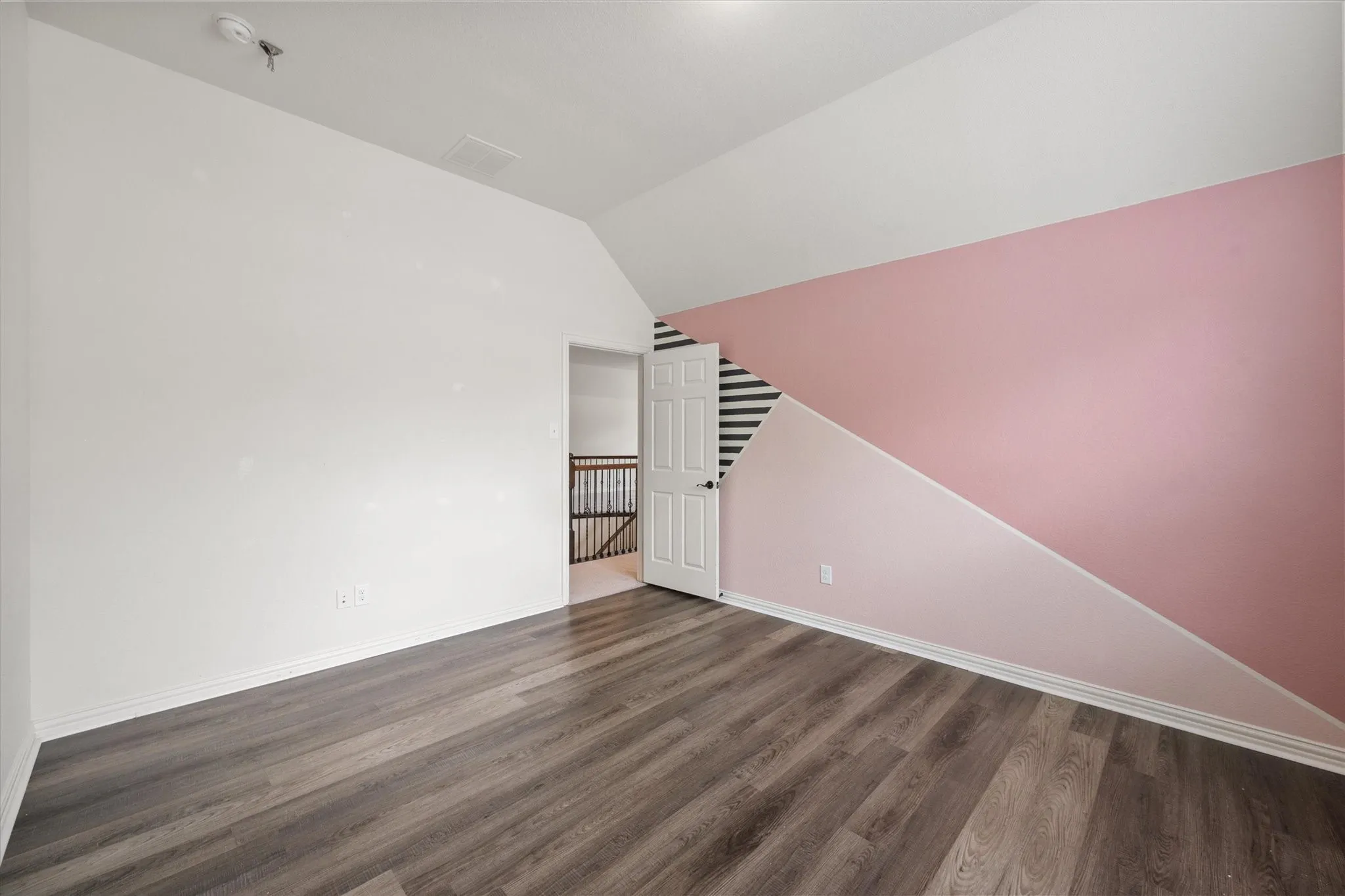 Single Family Residence For Sale in Ellis County , 1840 Cotton Creek Trail, Midlothian, Texas 76065, 5 Bedroom, 4 Bathroom, 3 Garage spaces, 4,339 Sqft, built in 2014, mls#21405217, Real Estate Agent in Midlothian, Homes For Sale in Ellis county, Homes For Sale in Midlothian, Realtor in Midlothian Texas, Real Estate Brokerage Independent Realty Texas, Luminita Cordes Realtor