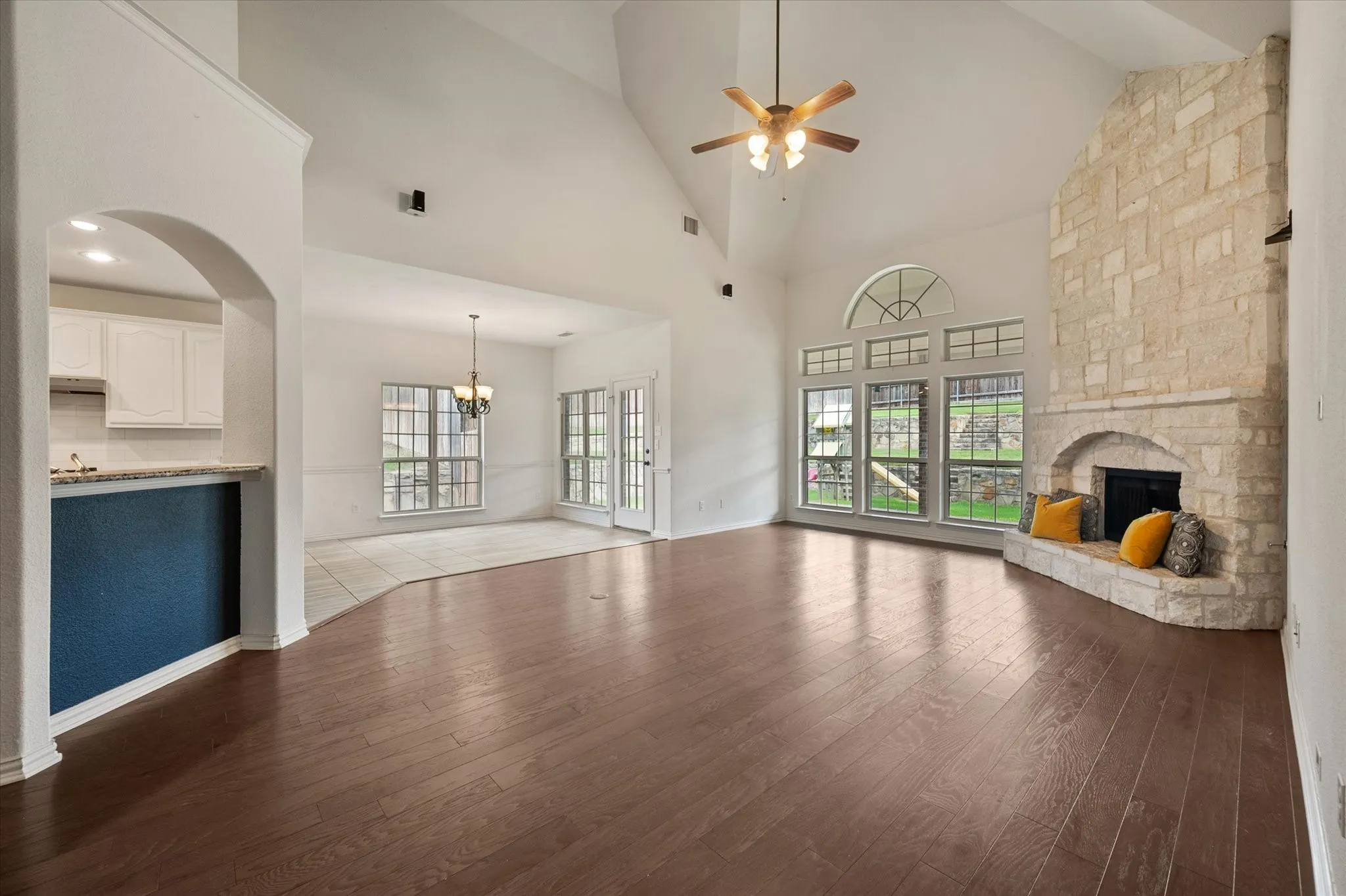Single Family Residence For Sale in Ellis County , 1840 Cotton Creek Trail, Midlothian, Texas 76065, 5 Bedroom, 4 Bathroom, 3 Garage spaces, 4,339 Sqft, built in 2014, mls#21405217, Real Estate Agent in Midlothian, Homes For Sale in Ellis county, Homes For Sale in Midlothian, Realtor in Midlothian Texas, Real Estate Brokerage Independent Realty Texas, Luminita Cordes Realtor