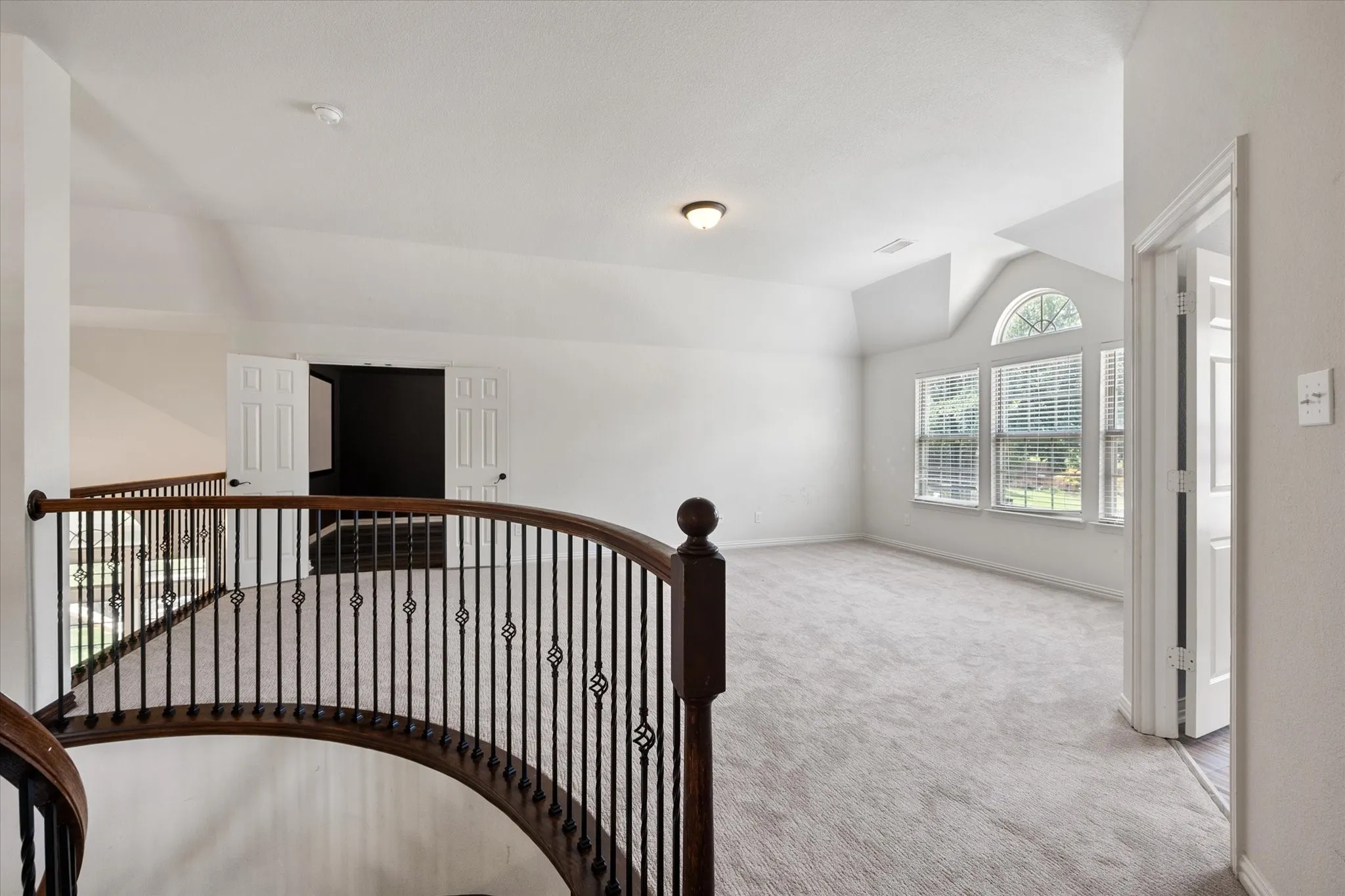 Single Family Residence For Sale in Ellis County , 1840 Cotton Creek Trail, Midlothian, Texas 76065, 5 Bedroom, 4 Bathroom, 3 Garage spaces, 4,339 Sqft, built in 2014, mls#21405217, Real Estate Agent in Midlothian, Homes For Sale in Ellis county, Homes For Sale in Midlothian, Realtor in Midlothian Texas, Real Estate Brokerage Independent Realty Texas, Luminita Cordes Realtor