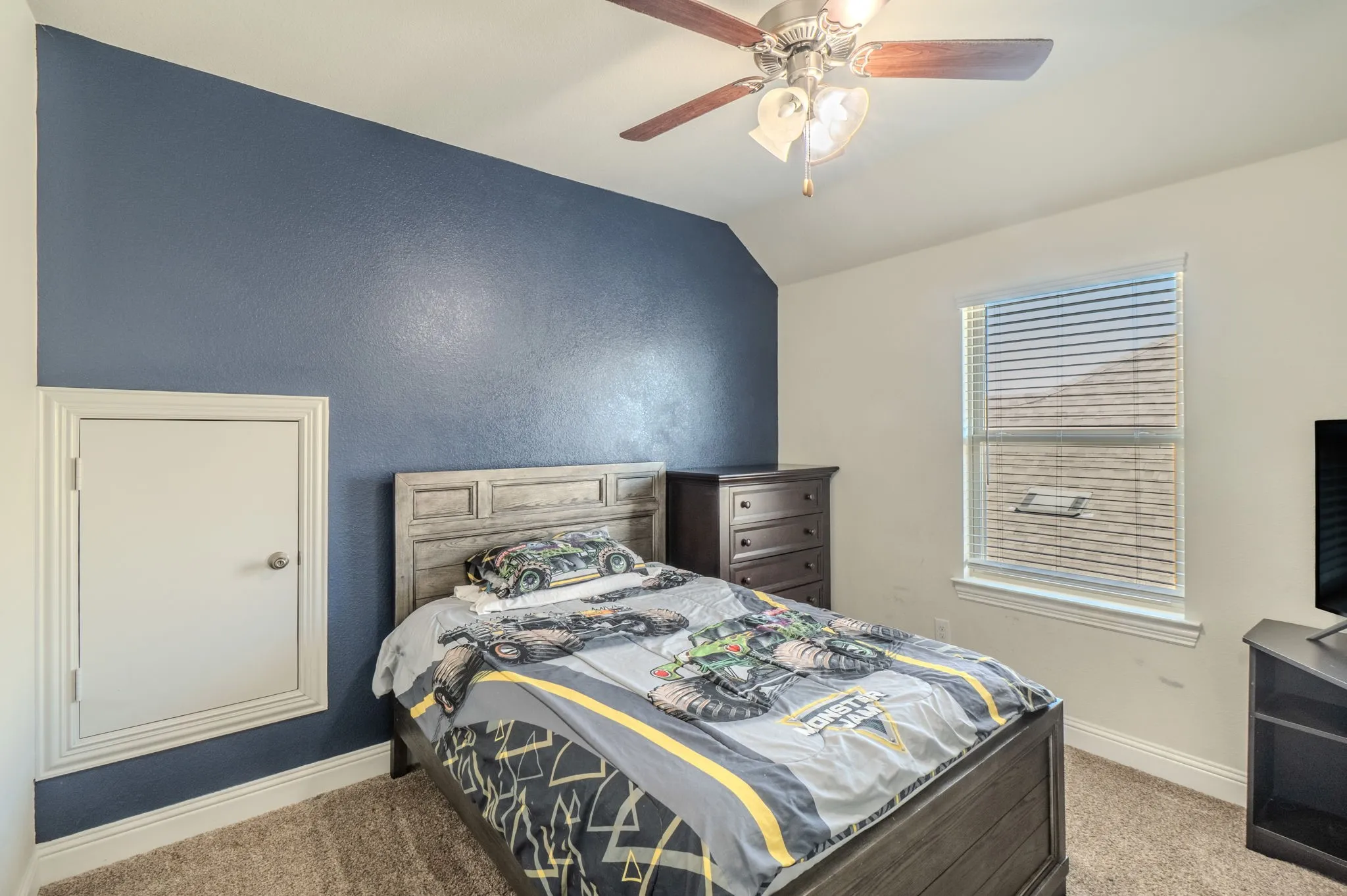 Single Family Residence For Sale in Denton County , 10808 Blaze Street, Aubrey, Texas 76227, 4 Bedroom, 3 Bathroom, 2 Garage spaces, 2,771 Sqft, built in 2018, mls#21405271, Real Estate Agent in Aubrey, Homes For Sale in Denton county, Homes For Sale in Aubrey, Realtor in Aubrey Texas, Real Estate Brokerage Independent Realty Texas, Luminita Cordes Realtor