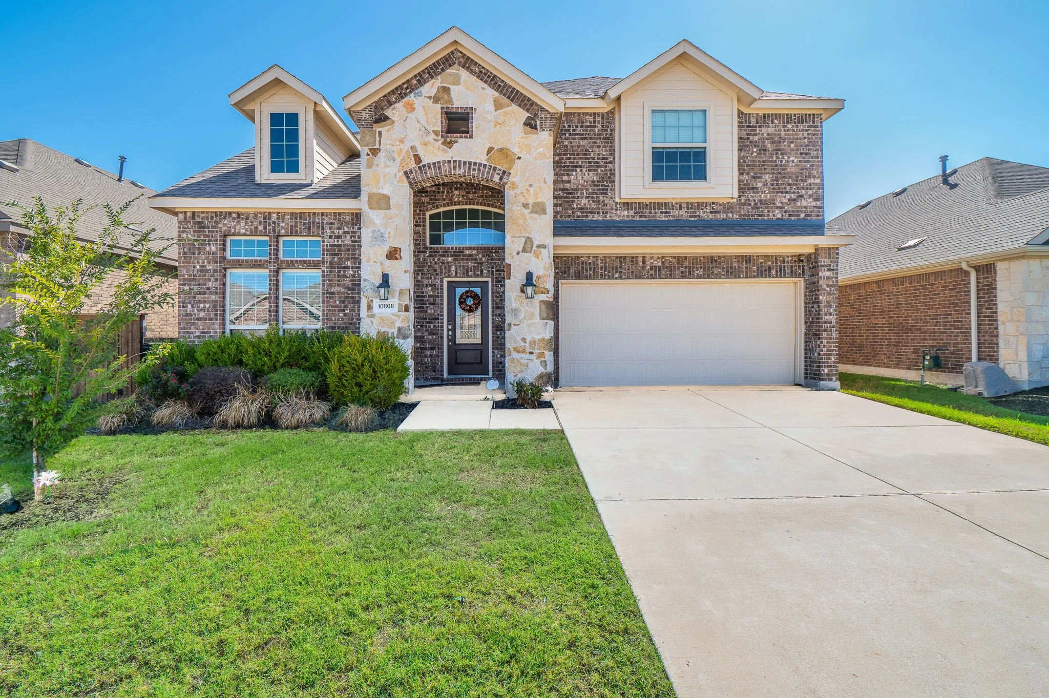 Single Family Residence For Sale in Denton County , 10808 Blaze Street, Aubrey, Texas 76227, 4 Bedroom, 3 Bathroom, 2 Garage spaces, 2,771 Sqft, built in 2018, mls#21405271, Real Estate Agent in Aubrey, Homes For Sale in Denton county, Homes For Sale in Aubrey, Realtor in Aubrey Texas, Real Estate Brokerage Independent Realty Texas, Luminita Cordes Realtor